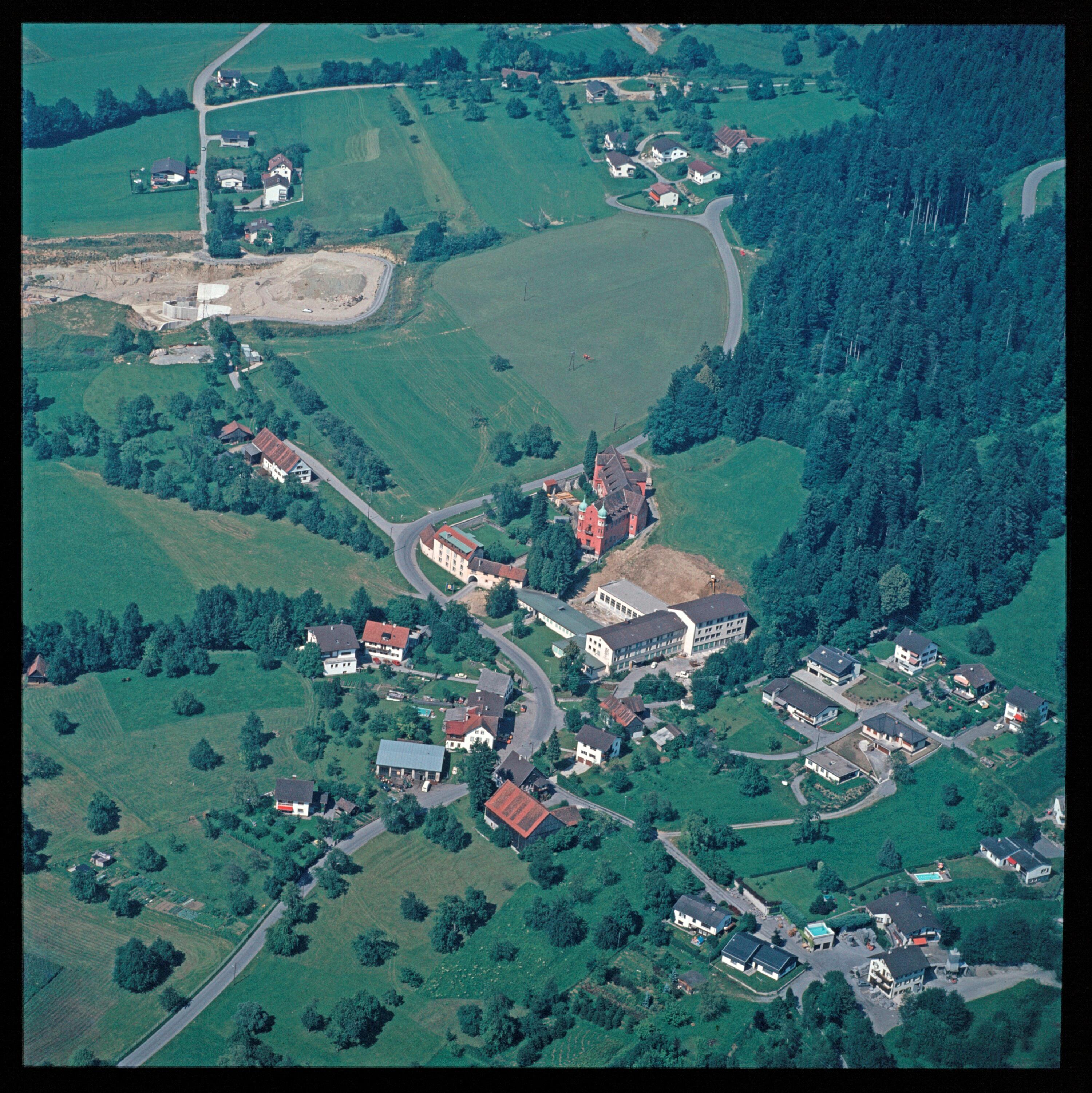 Berufschule Lochau Hofen - Flug></div>


    <hr>
    <div class=