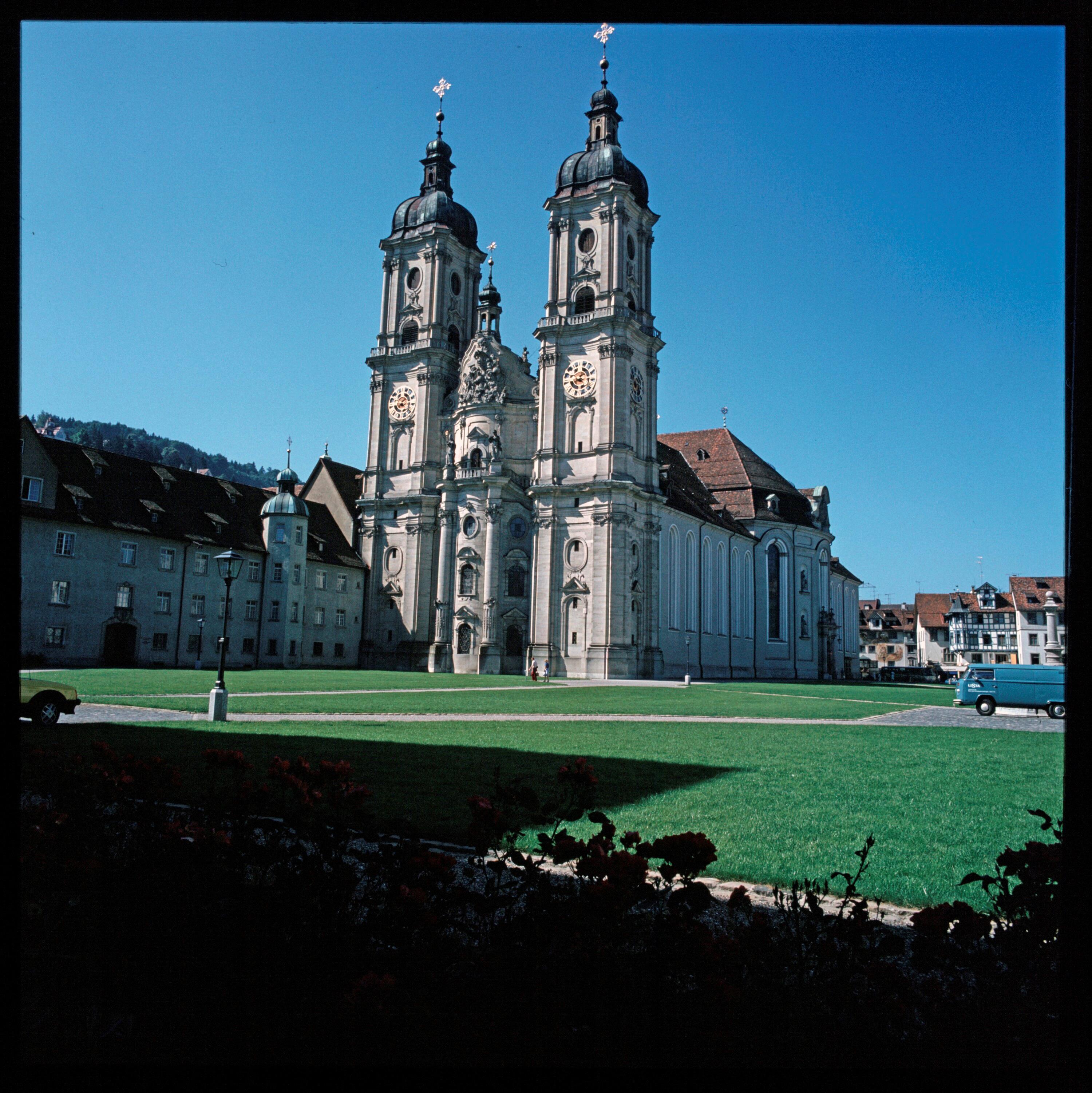 Kloster St. Gallen></div>


    <hr>
    <div class=
