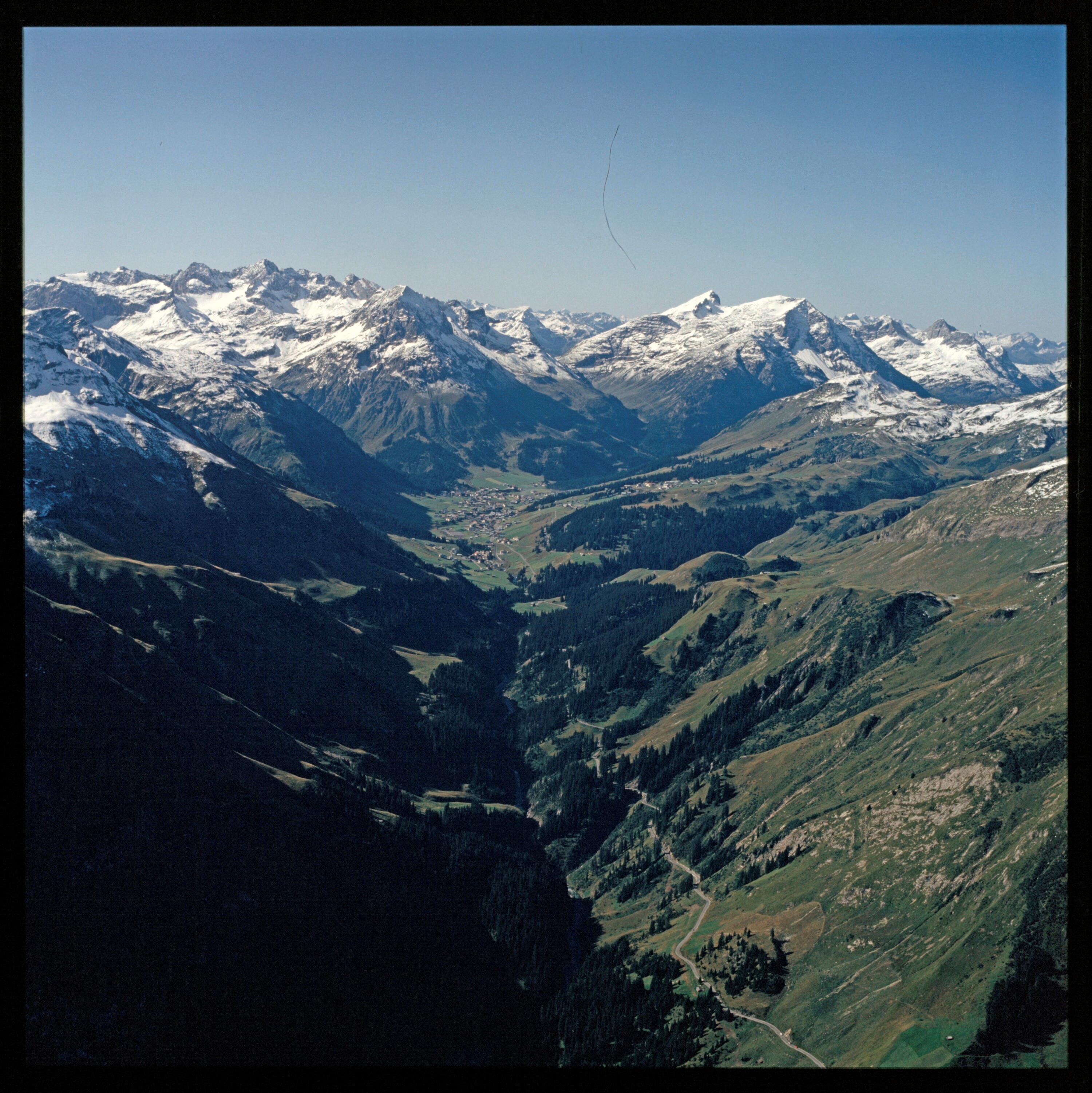 Lech am Arlberg - Flug></div>


    <hr>
    <div class=