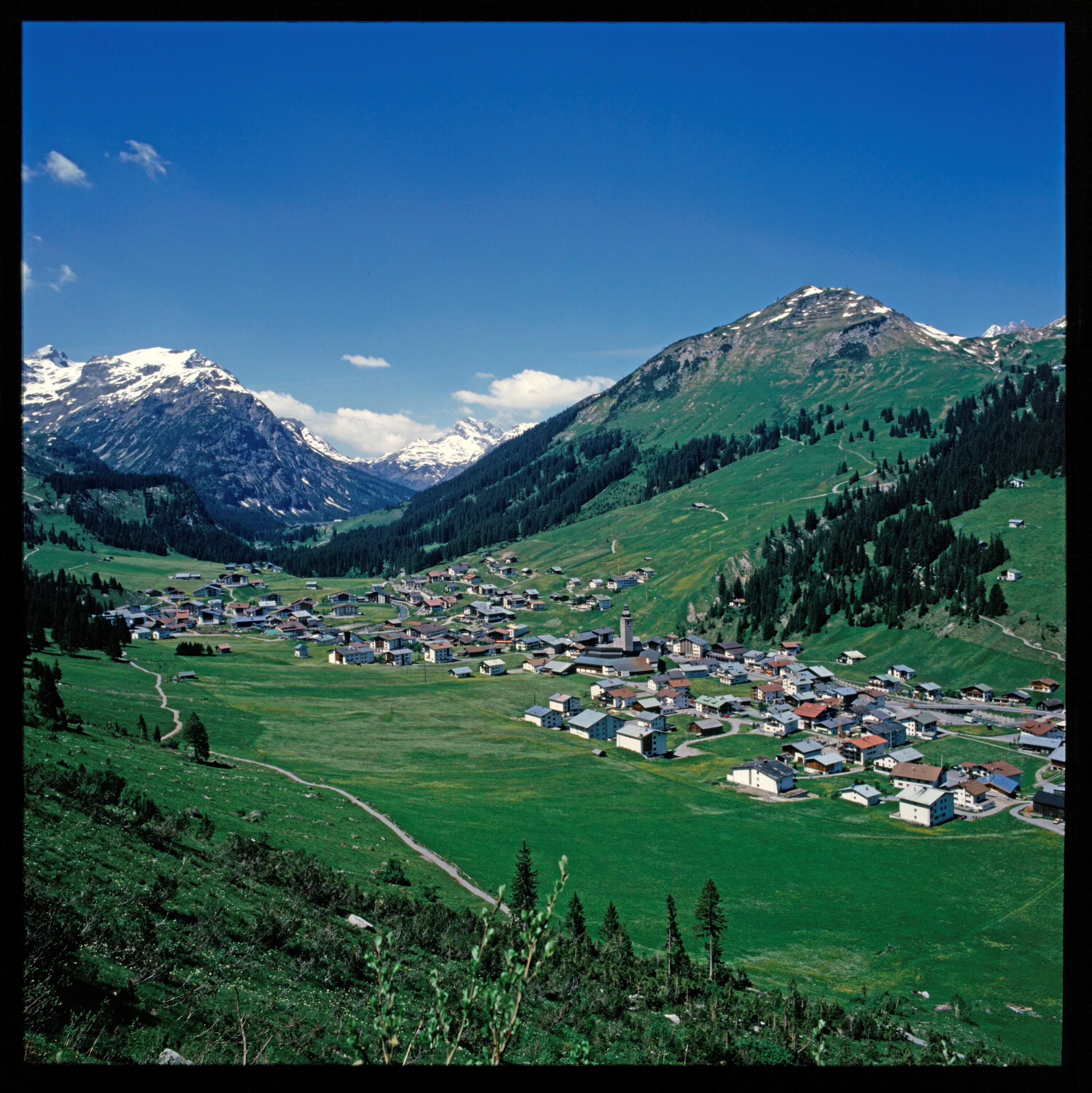 Lech am Arlberg gegen Westen></div>


    <hr>
    <div class=