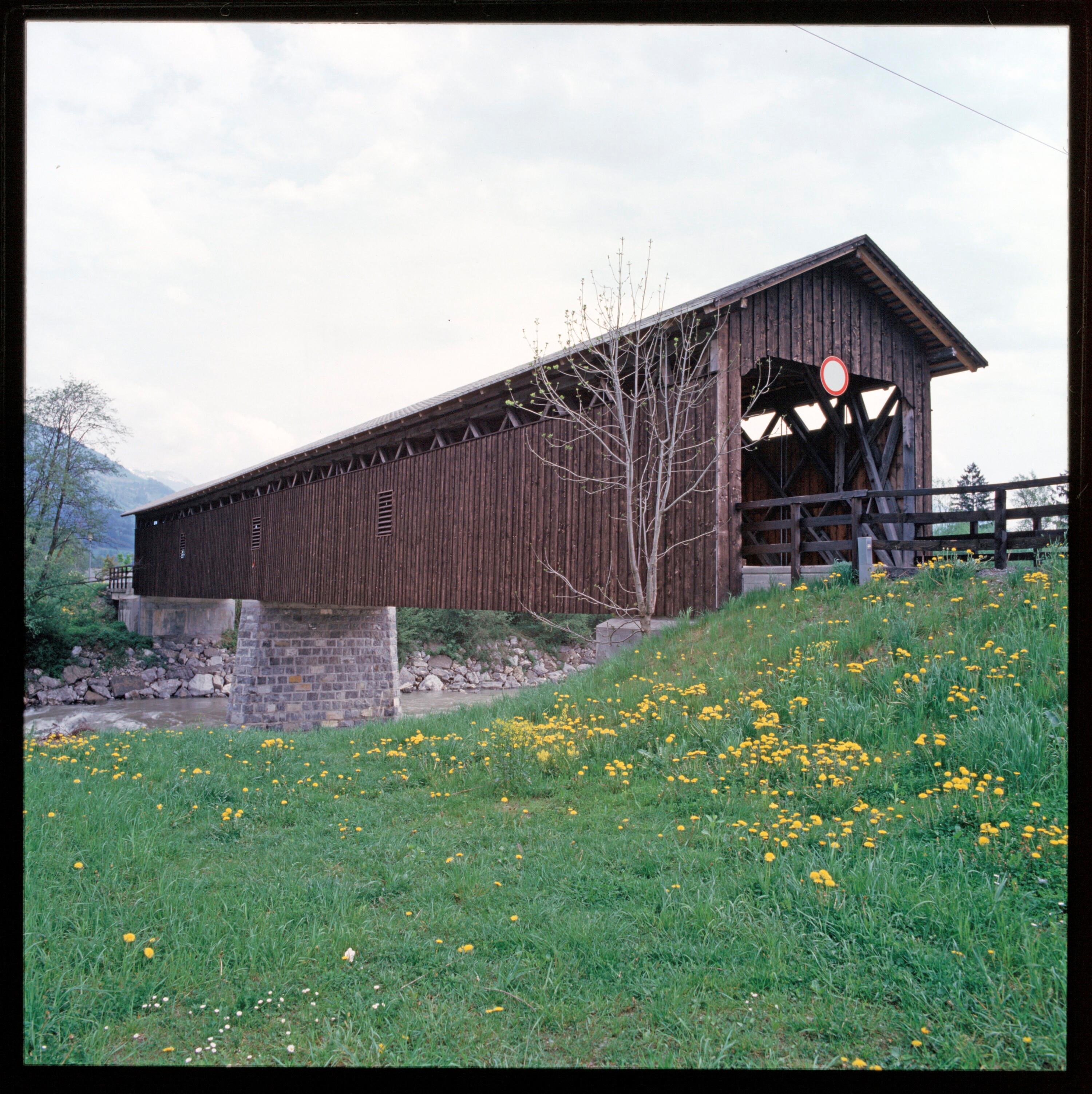 Holzbrücke in Nenzing></div>


    <hr>
    <div class=