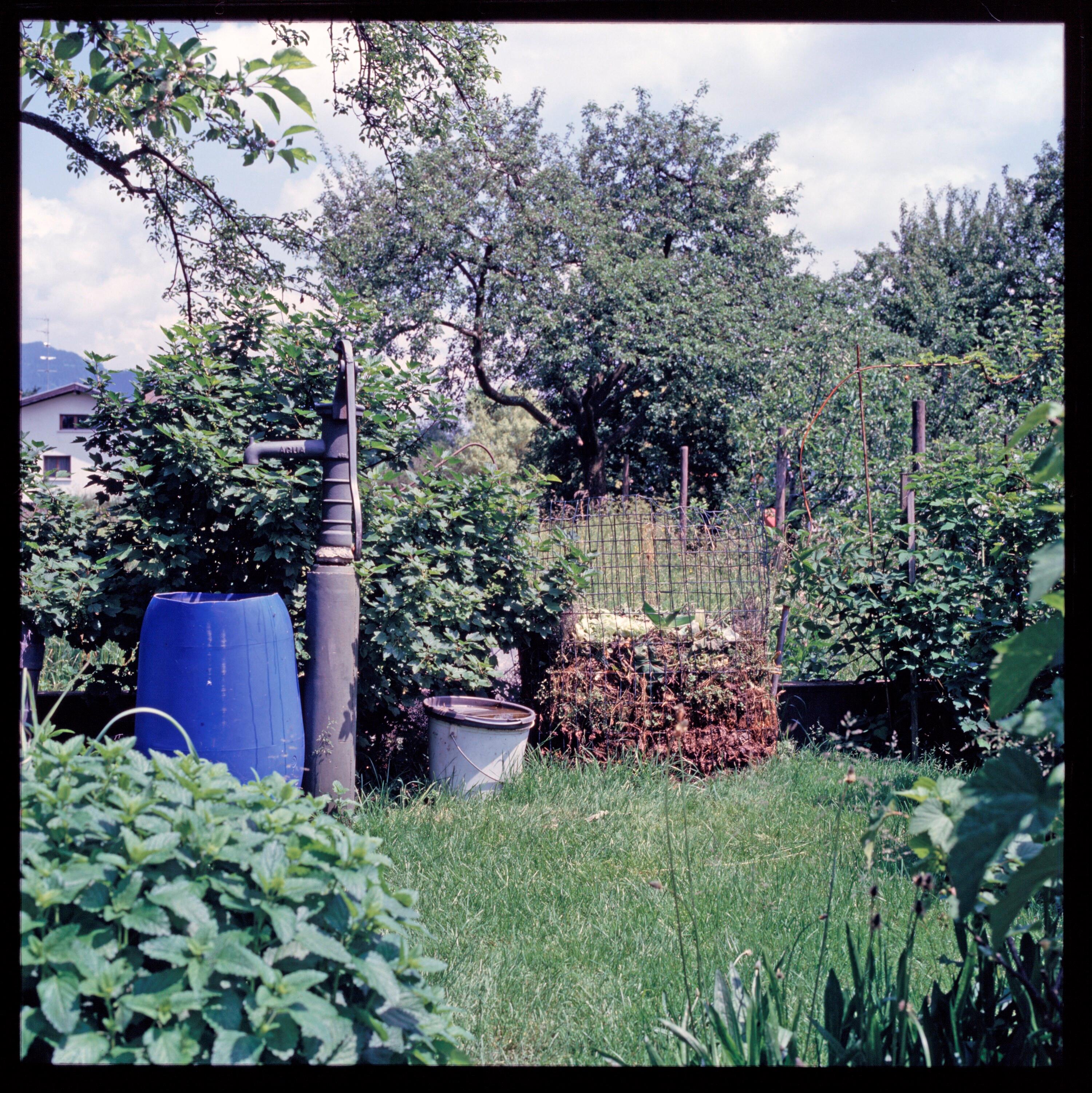 Kompost - Kleingarten></div>


    <hr>
    <div class=