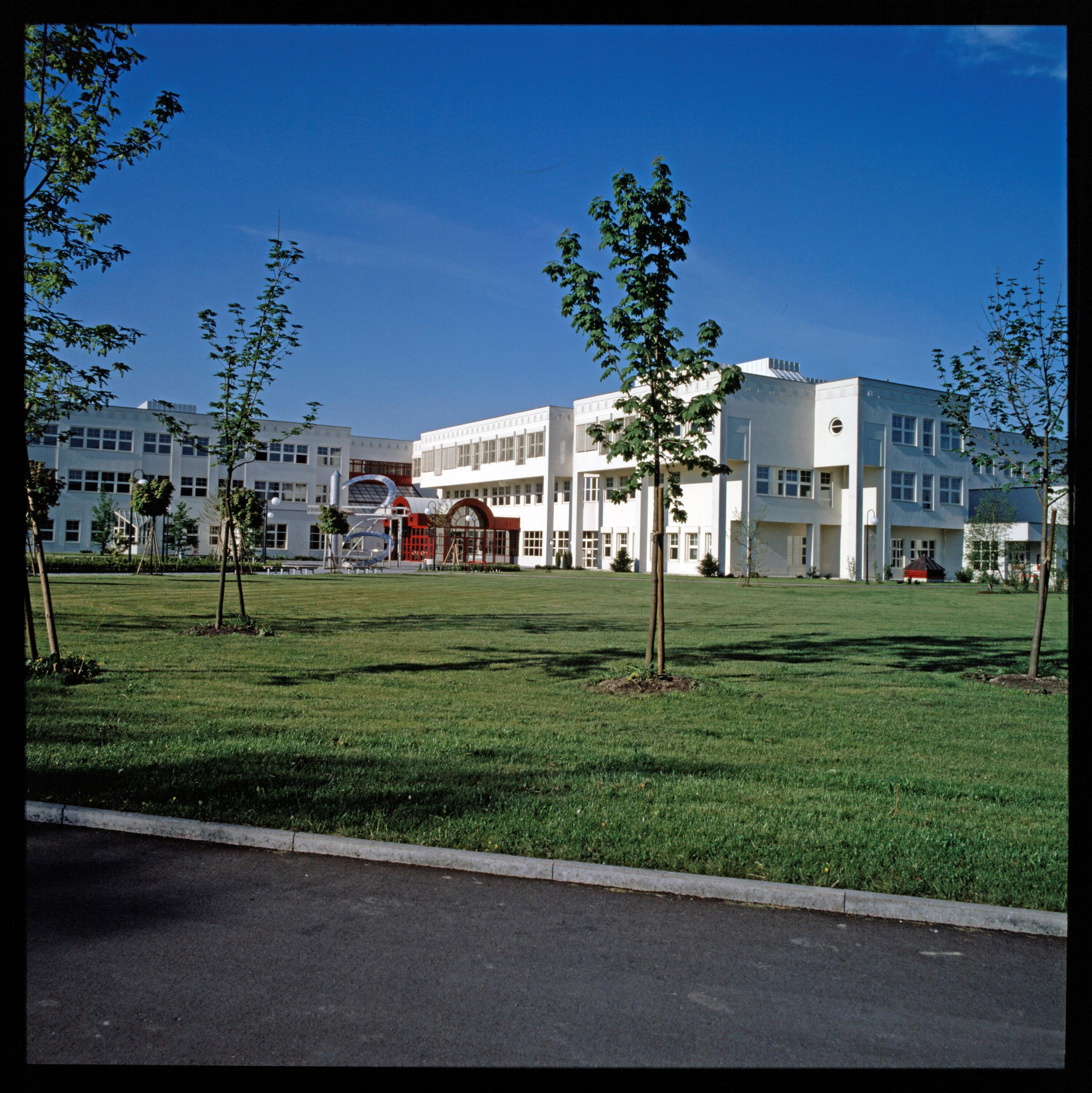 Textilschule in Dornbirn></div>


    <hr>
    <div class=