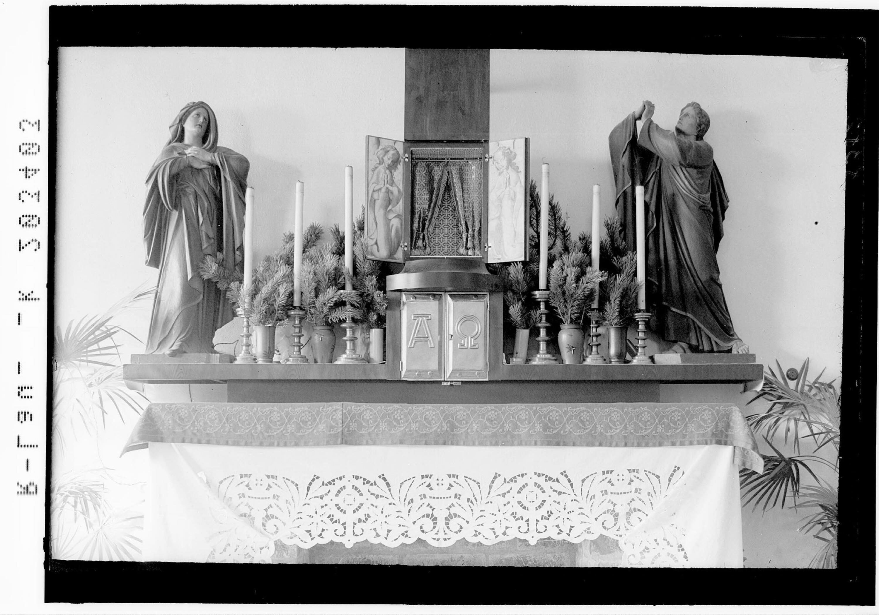 [Altar in der Kirche in Langen am Arlberg]></div>


    <hr>
    <div class=