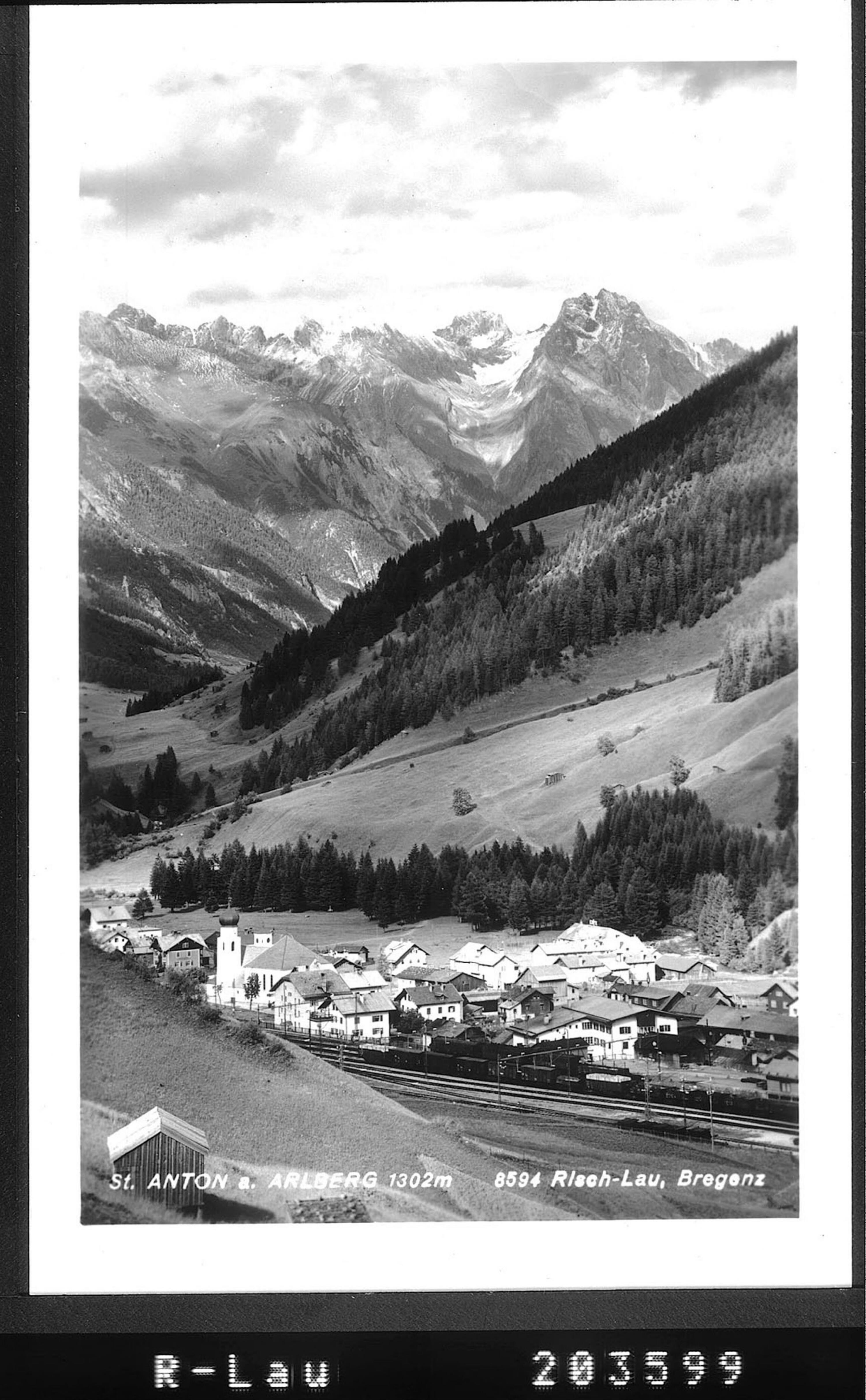 St.Anton am Arlberg 1302 m></div>


    <hr>
    <div class=