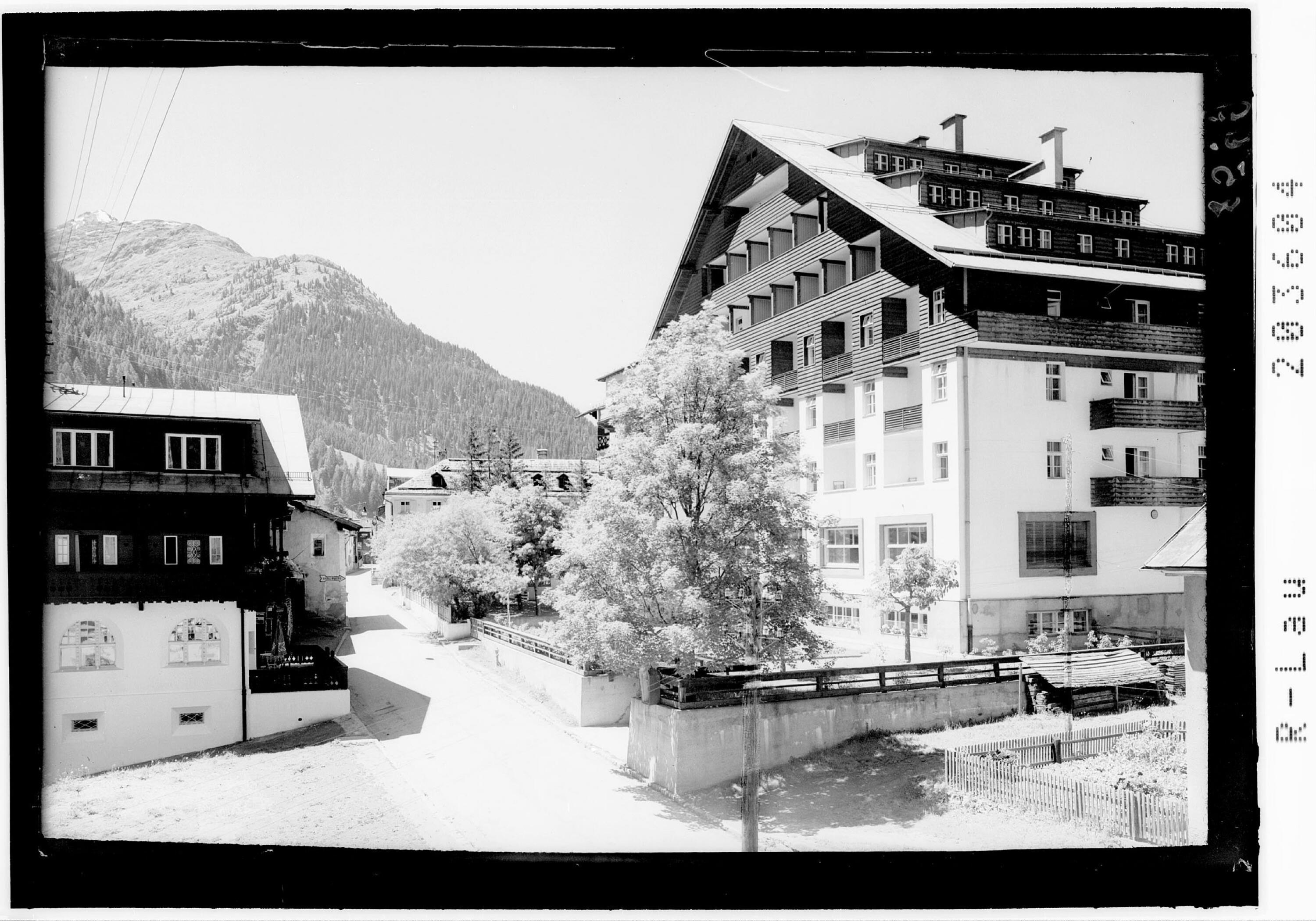 [Aus St.Anton am Arlberg / Hotel Post gegen Sattelgrat]></div>


    <hr>
    <div class=
