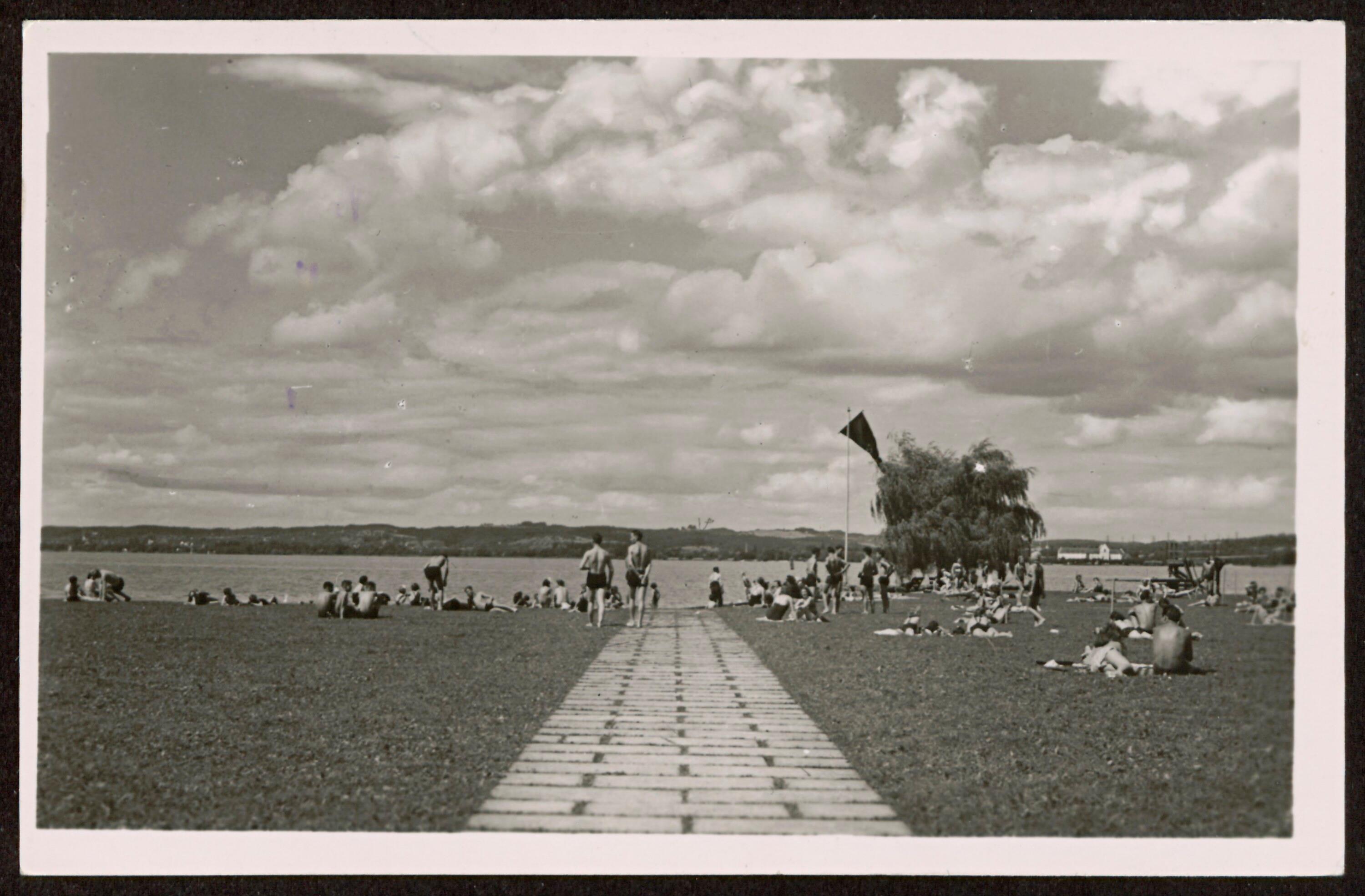 [Bregenz am Bodensee]></div>


    <hr>
    <div class=