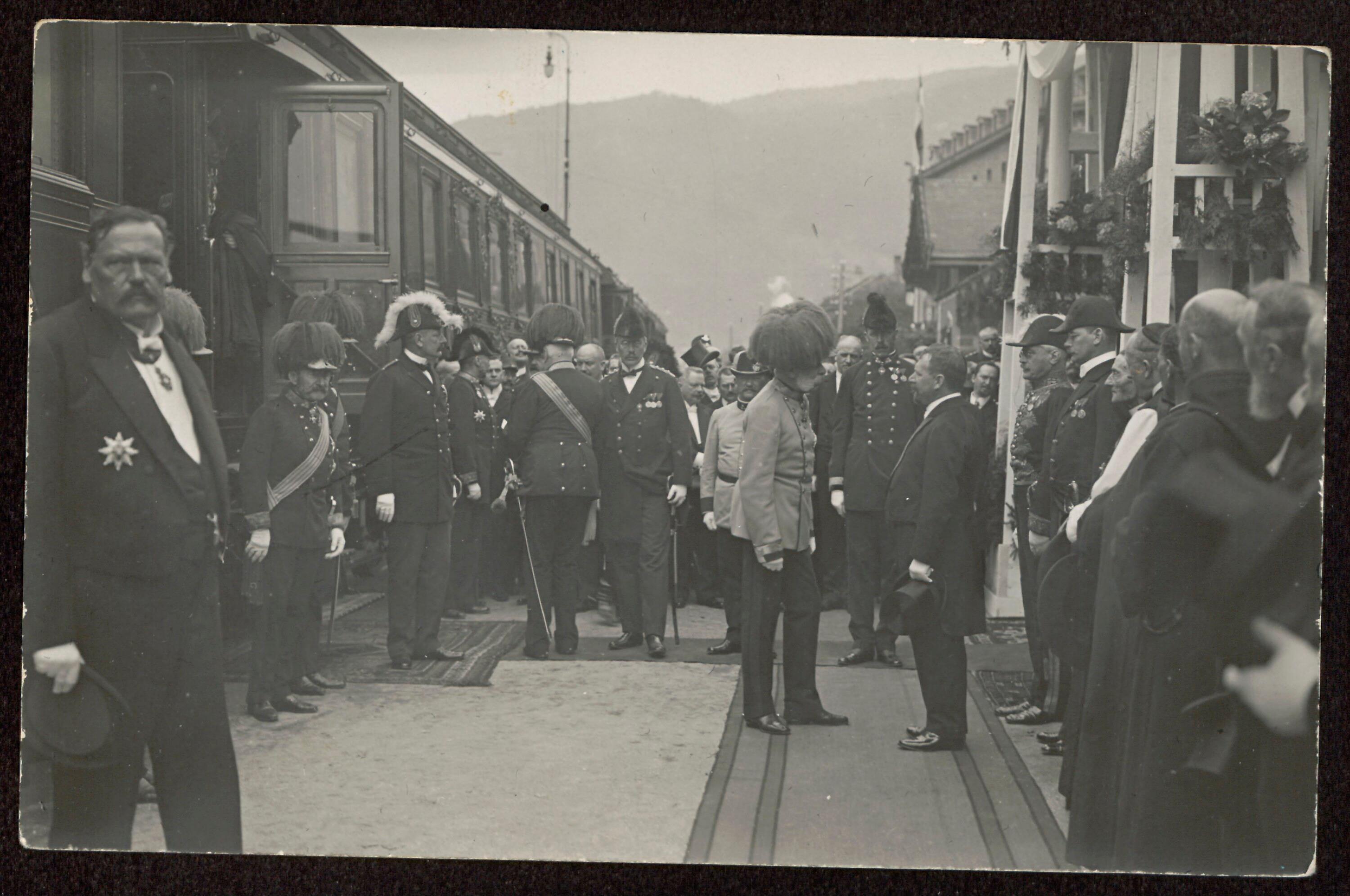 [Kaiser Franz Josef I. 1914 zu Besuch in Bregenz]></div>


    <hr>
    <div class=