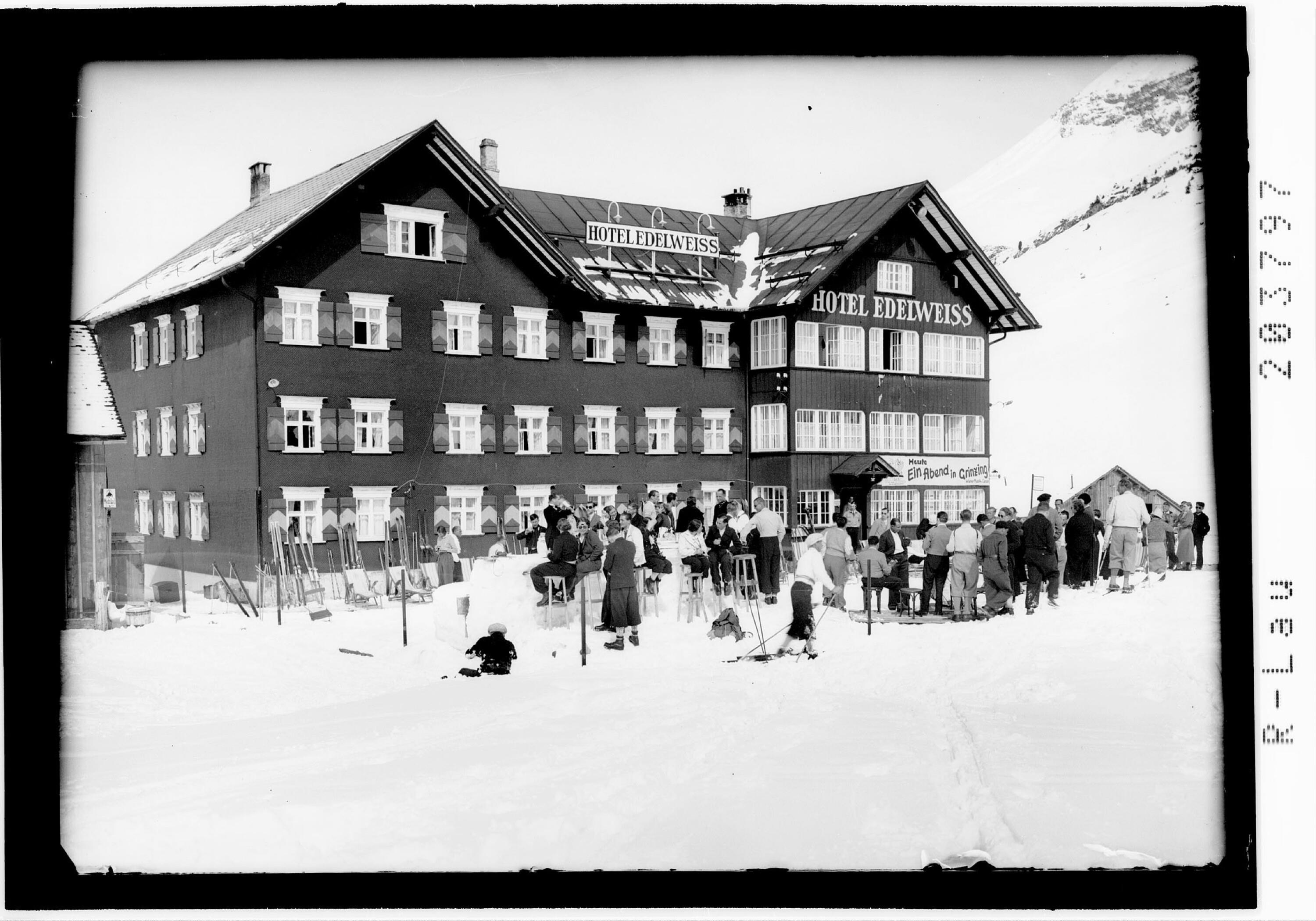 [Hotel Edelweiss in Zürs am Arlberg]></div>


    <hr>
    <div class=