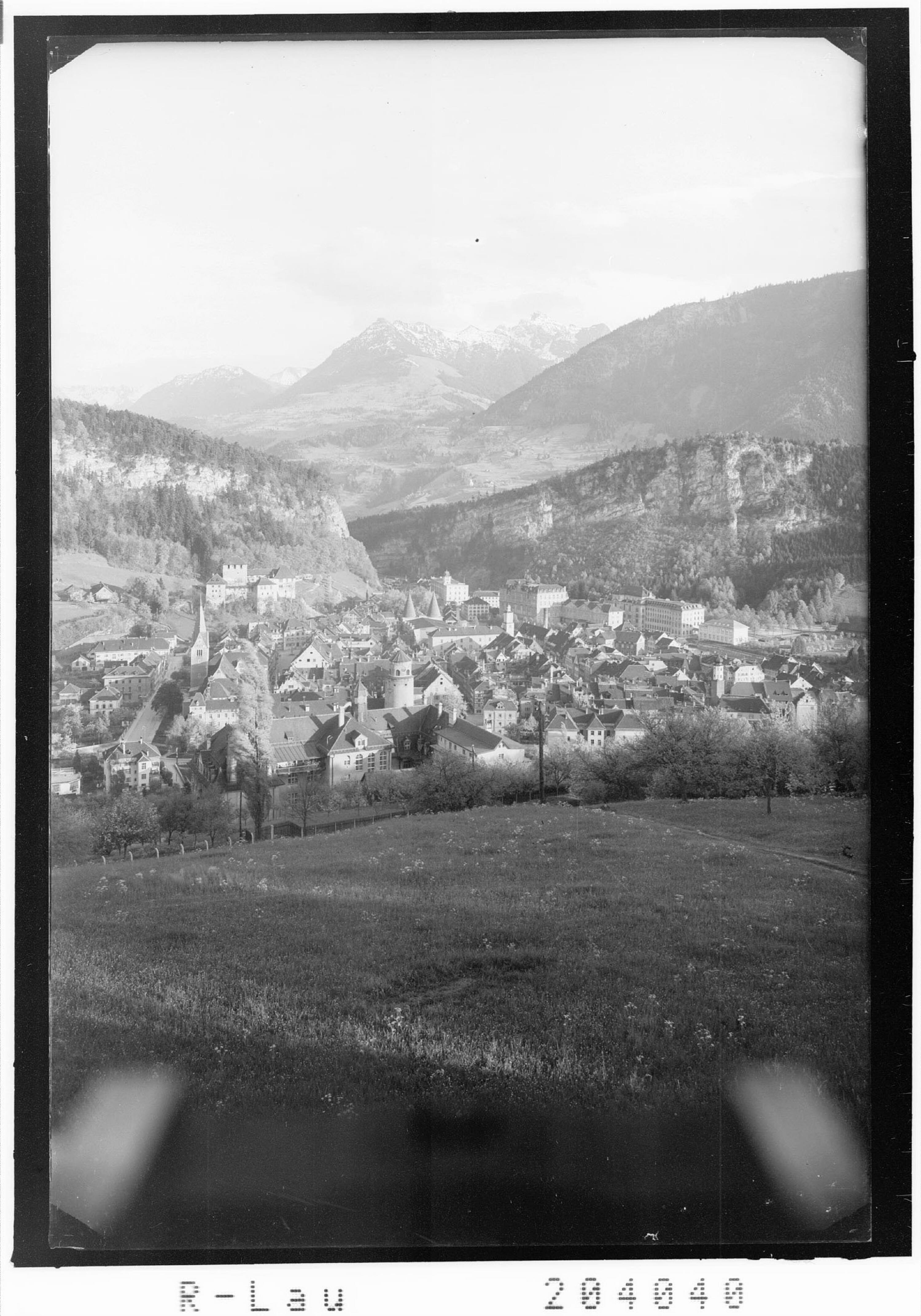 [Feldkirch gegen Walgau mit Gurtisspitze]></div>


    <hr>
    <div class=