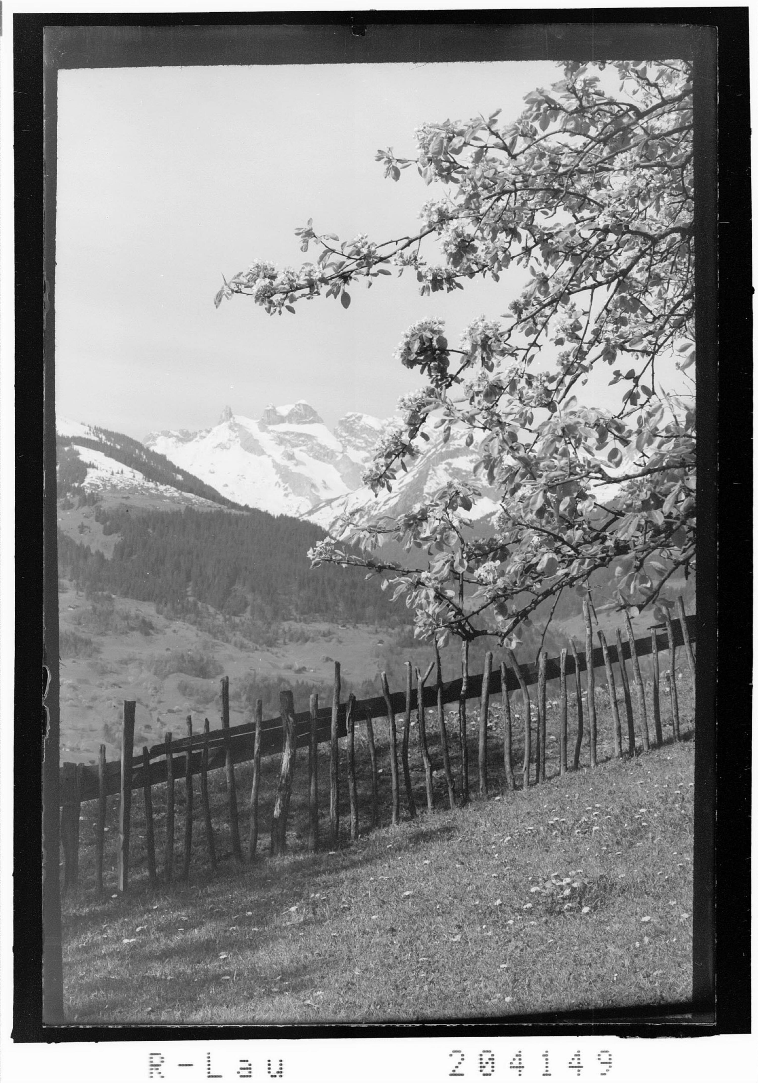 [Aus dem Montafon / Blick von Bartholomäberg zu den Drei-Türmen]></div>


    <hr>
    <div class=