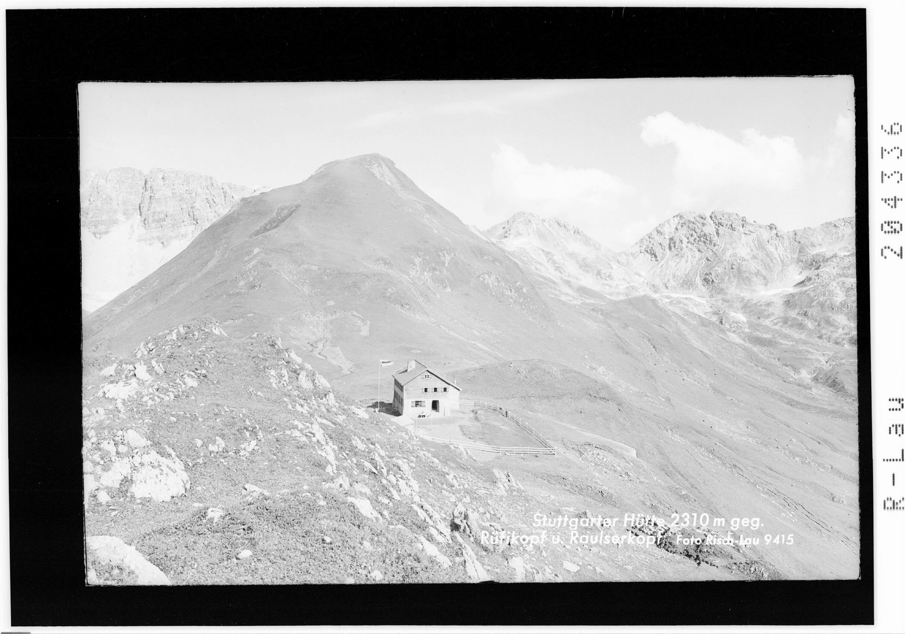 Stuttgarter Hütte 2310 m gegen Rüfikopf und Rauher Kopf></div>


    <hr>
    <div class=