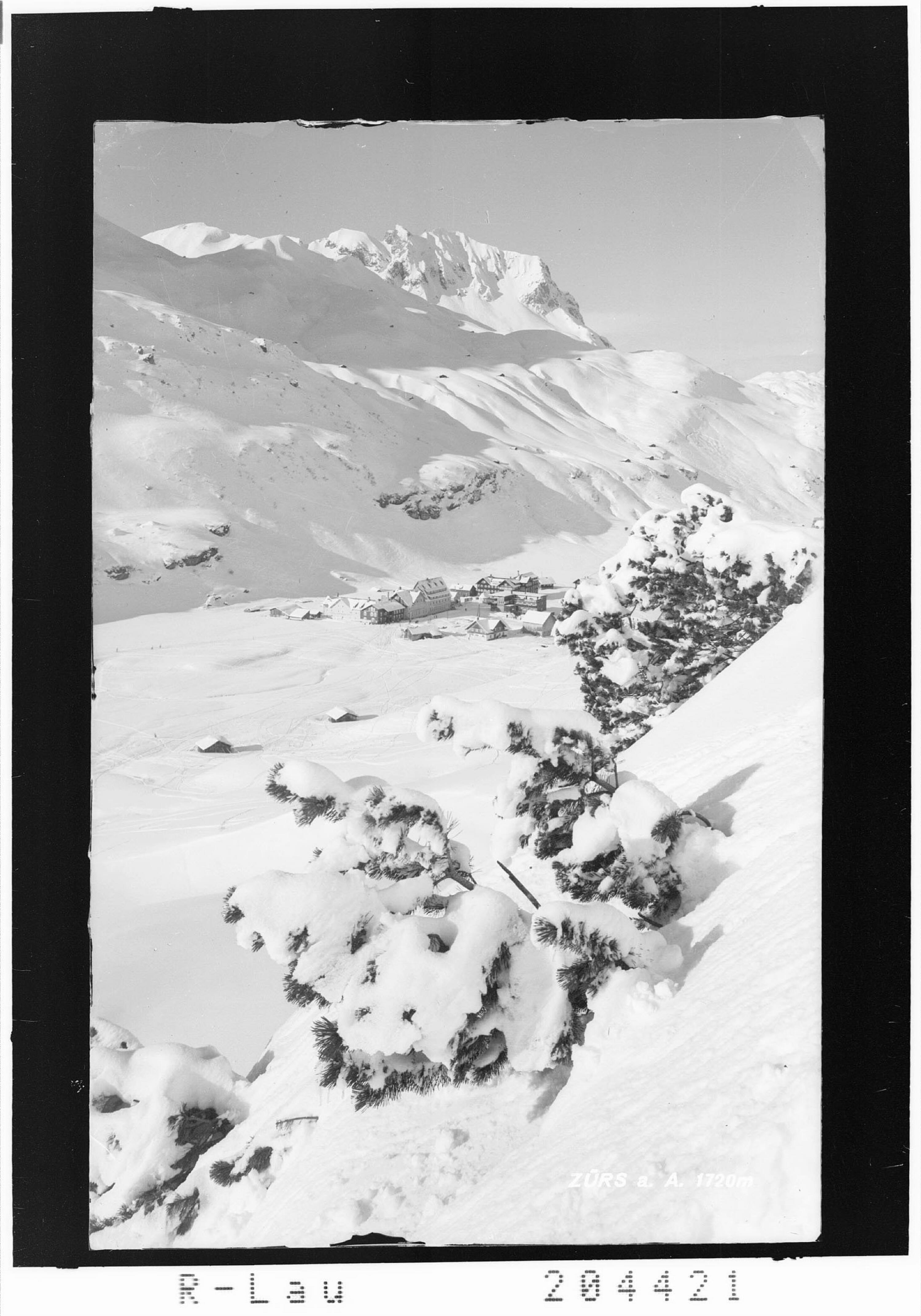 Zürs am Arlberg 1720 m></div>


    <hr>
    <div class=