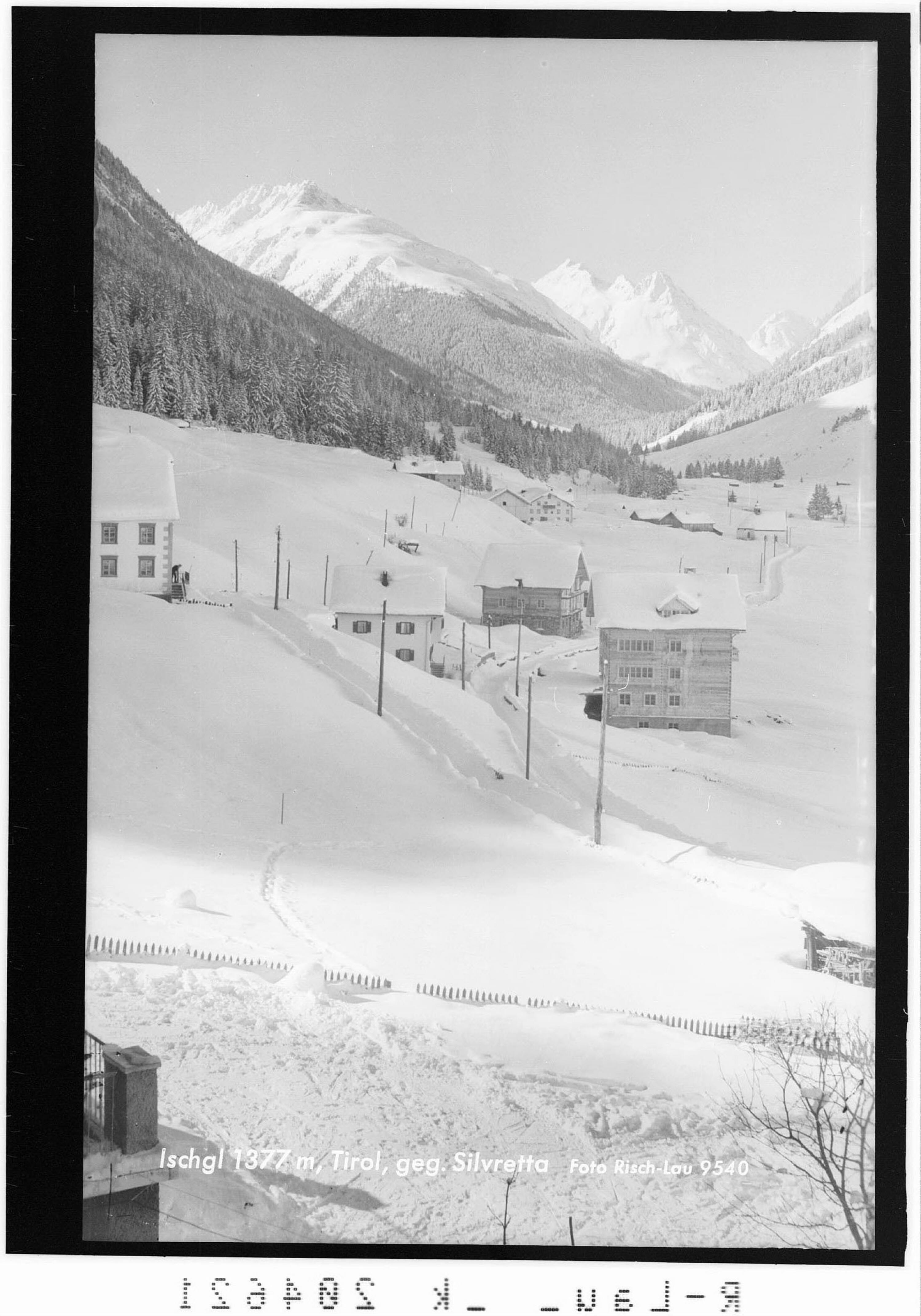 Ischgl 1377 m / Tirol gegen Silvretta></div>


    <hr>
    <div class=