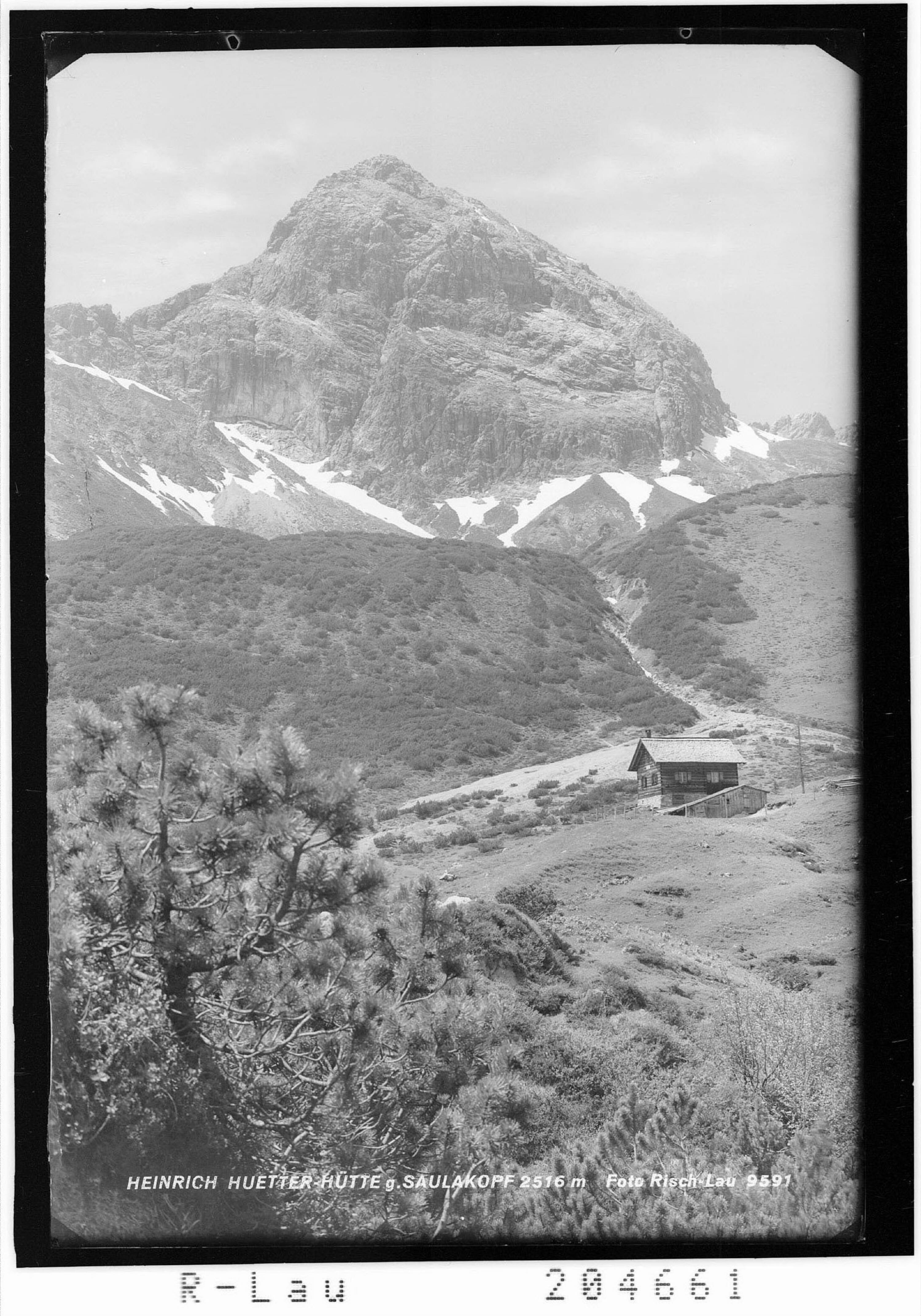 Heinrich Hueter Hütte gegen Saulakopf 2516 m></div>


    <hr>
    <div class=
