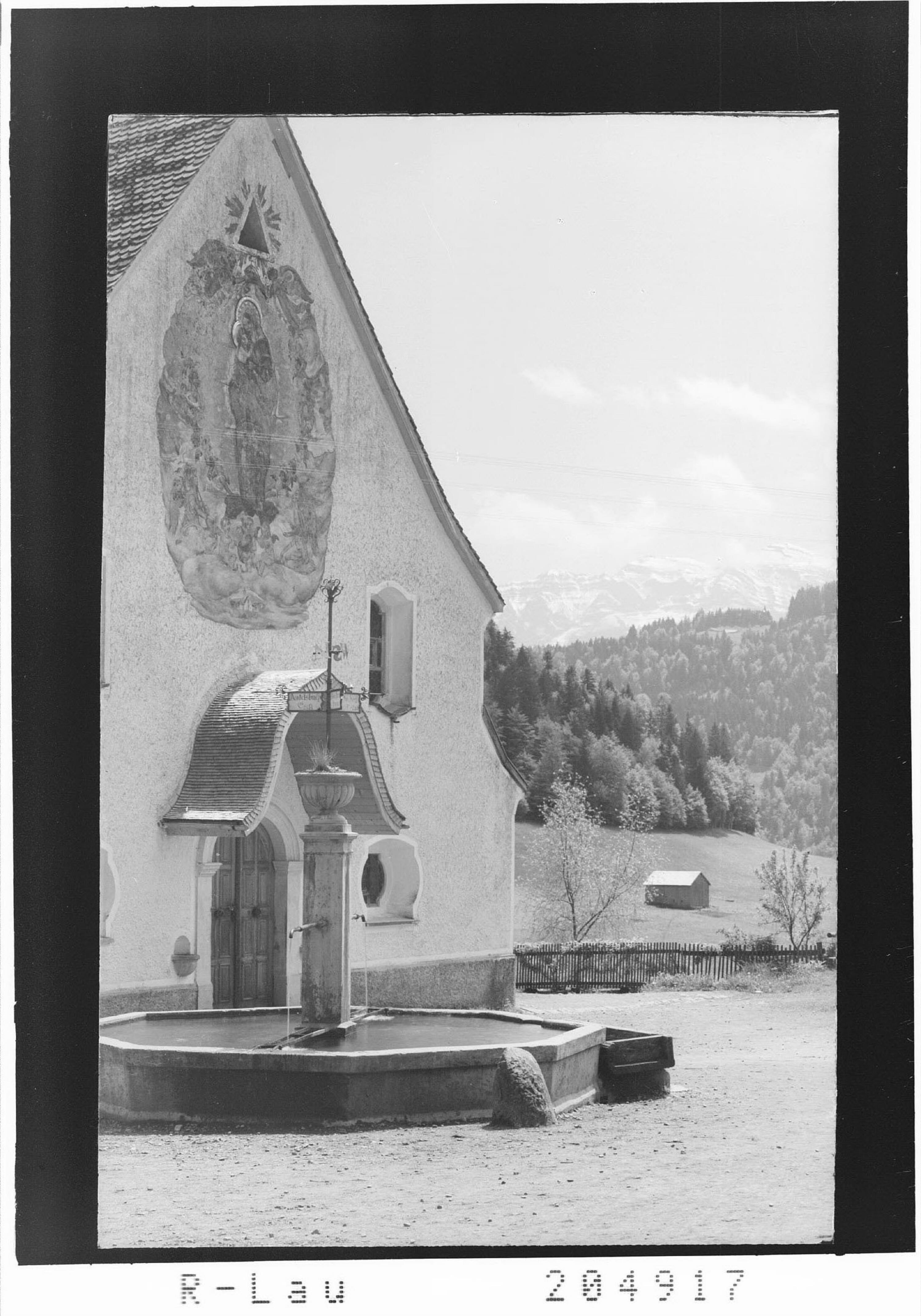 [Pfarrkirche in Schwarzenberg mit Kanisfluh]></div>


    <hr>
    <div class=