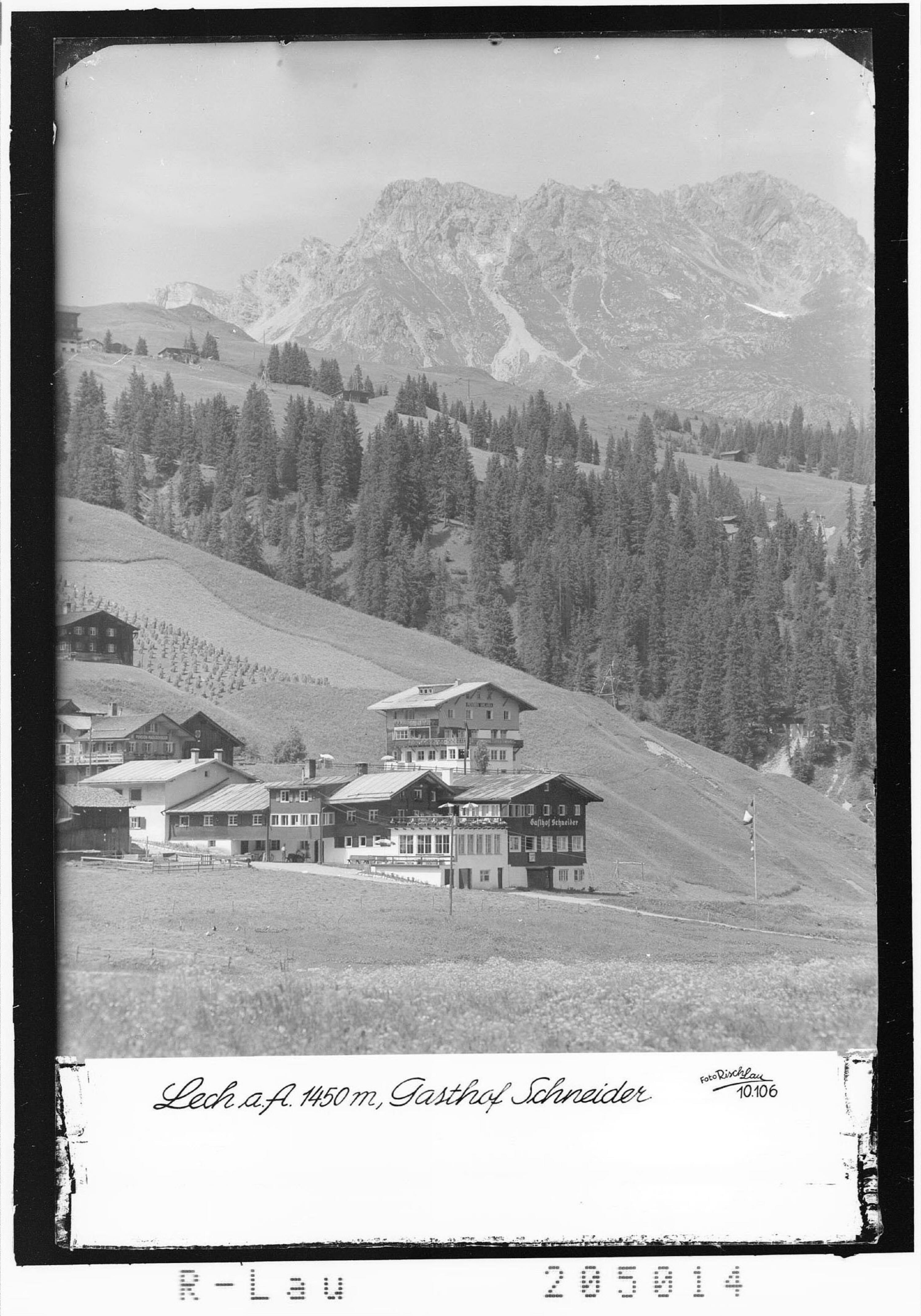 Lech am Arlberg 1450 m Gasthof Schneider></div>


    <hr>
    <div class=
