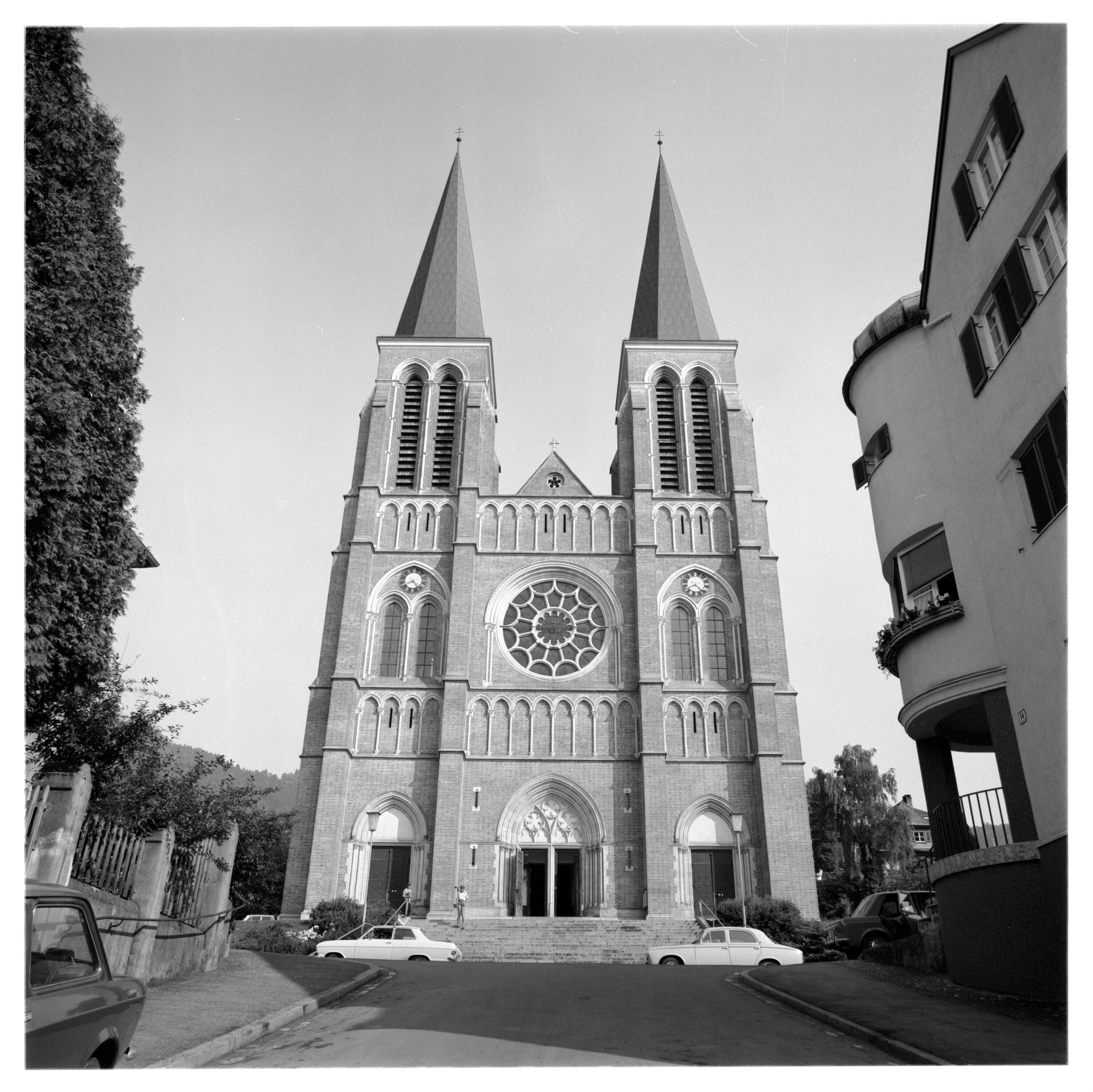 Herz-Jesu-Kirche></div>


    <hr>
    <div class=