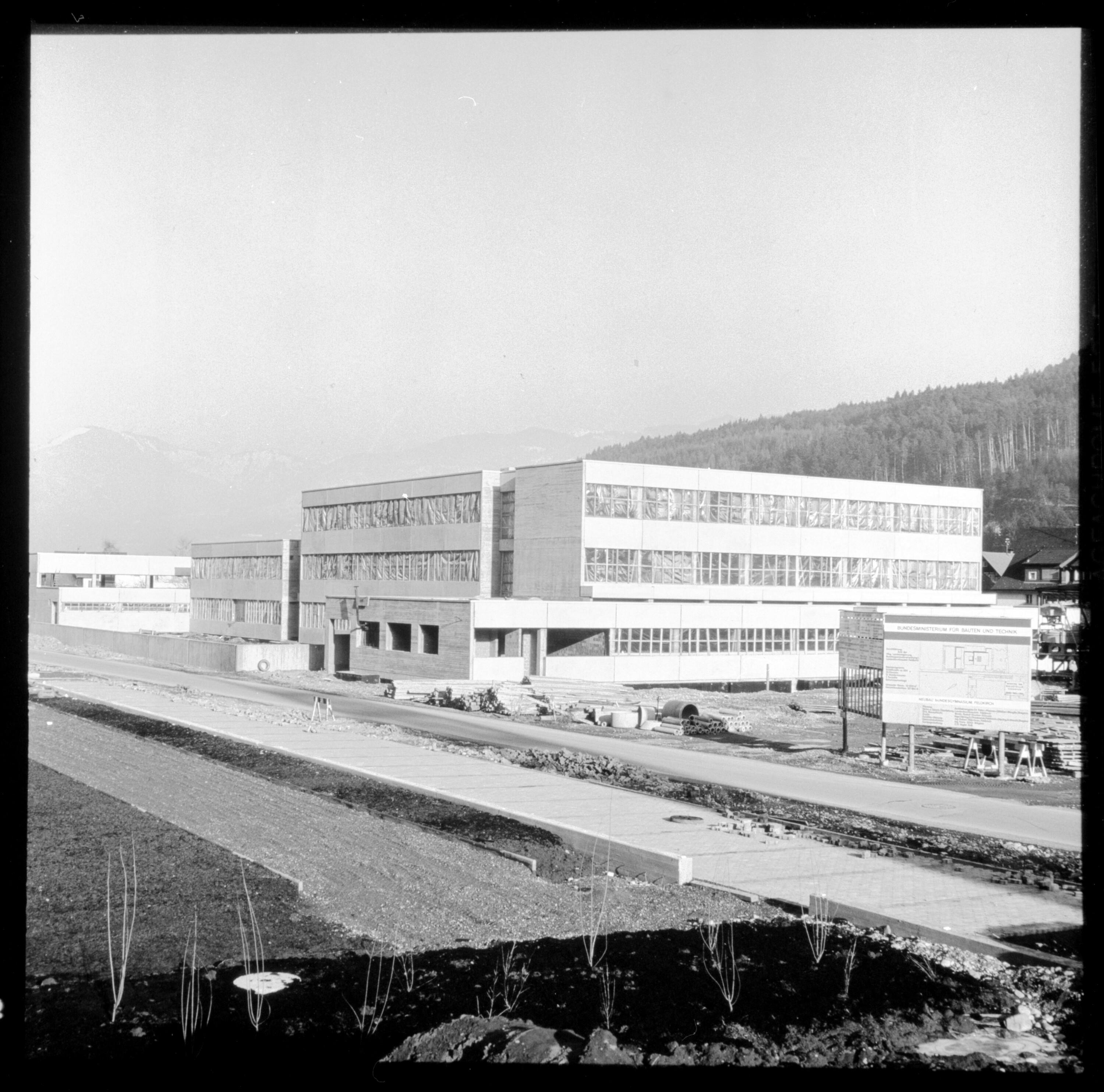 Gymnasium Feldkirch - Rohbau (Repro)></div>


    <hr>
    <div class=
