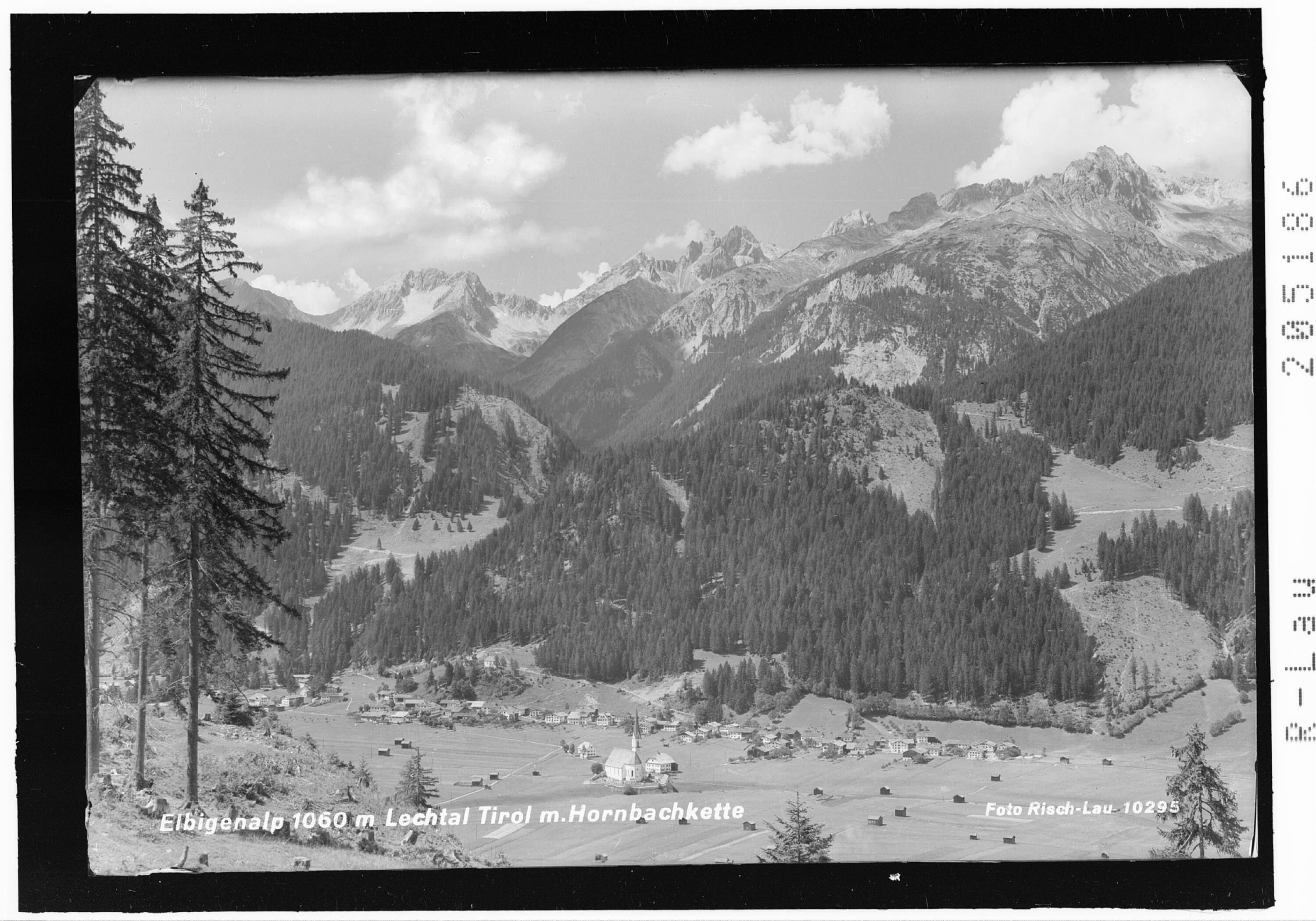 Elbigenalp 1050 m Lechtal Tirol mit Hornbachkette></div>


    <hr>
    <div class=