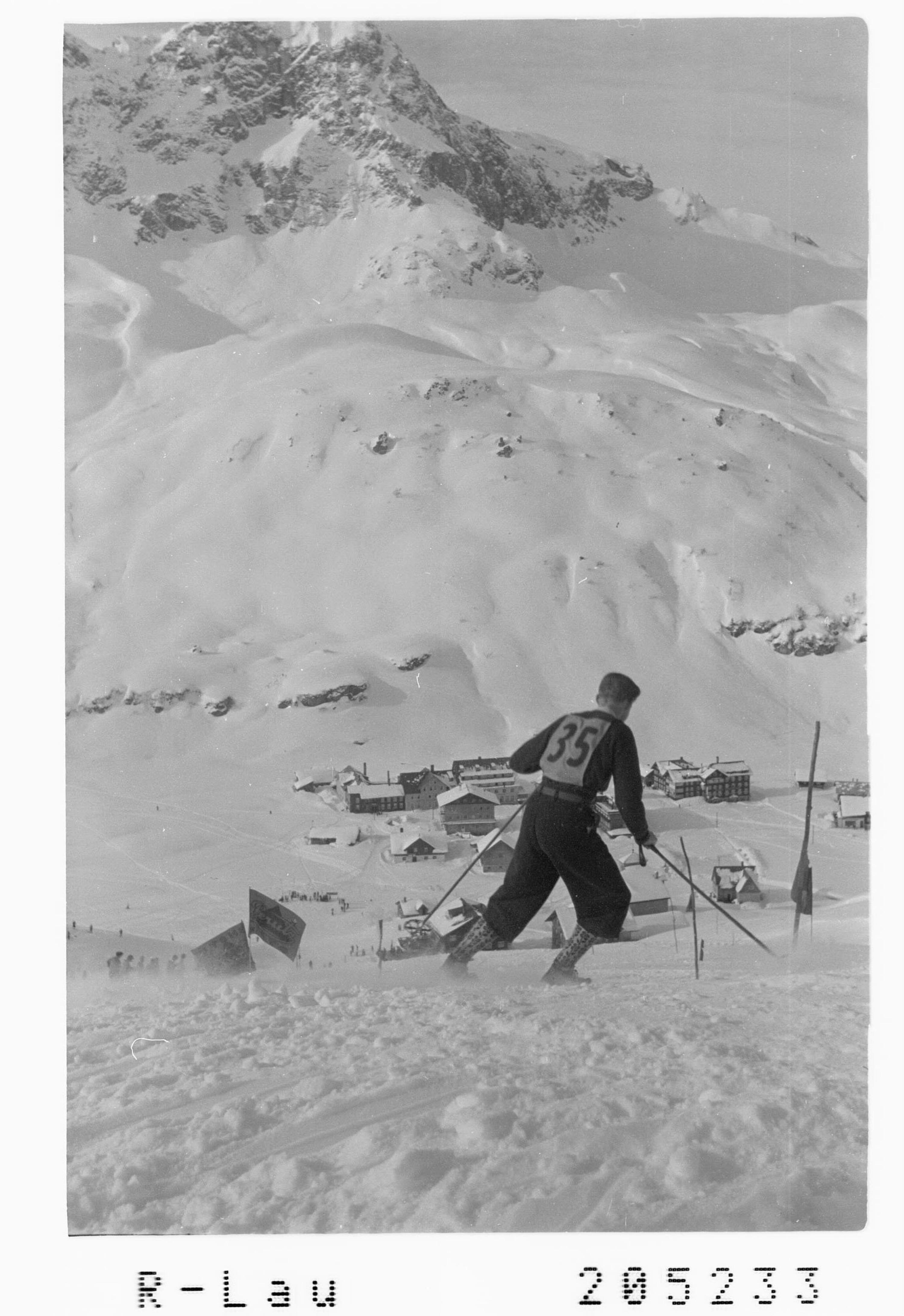 [Torlauf in Zürs am Arlberg]></div>


    <hr>
    <div class=