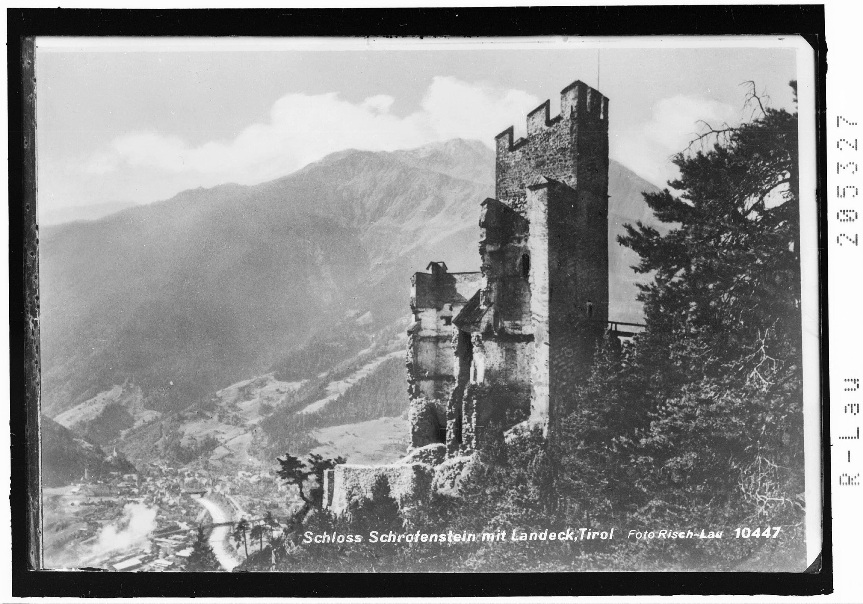 Schloss Schrofenstein mit Landeck / Tirol></div>


    <hr>
    <div class=