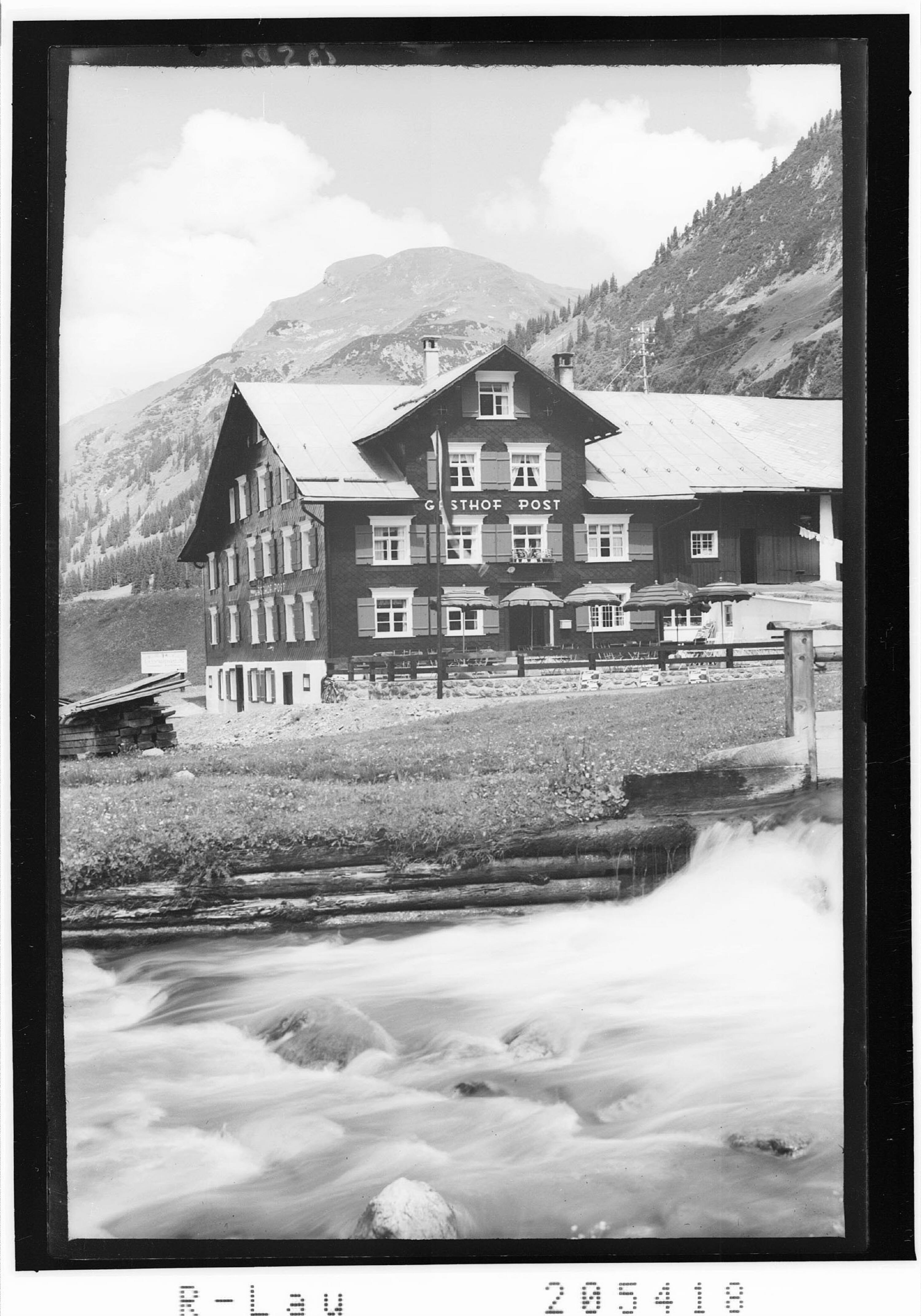 [Gasthof Post in Lech am Arlberg mit Blick zum Wöster Horn]></div>


    <hr>
    <div class=