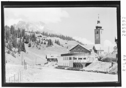 Hotel Krone in Lech am Arlberg gegen Karhorn von Risch-Lau