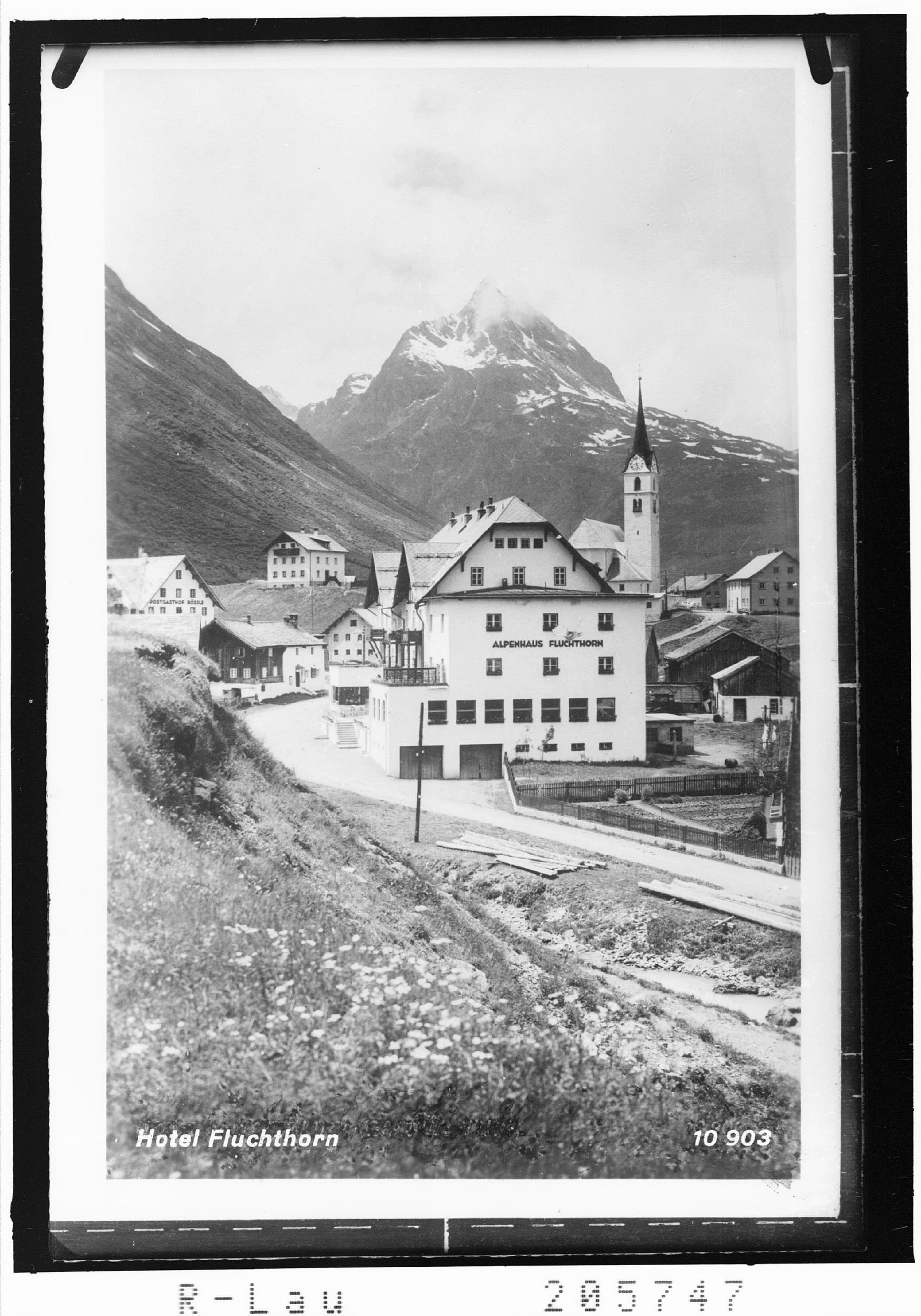 [Galtür / Alpenhaus Fluchthorn mit Ballunspitze]></div>


    <hr>
    <div class=