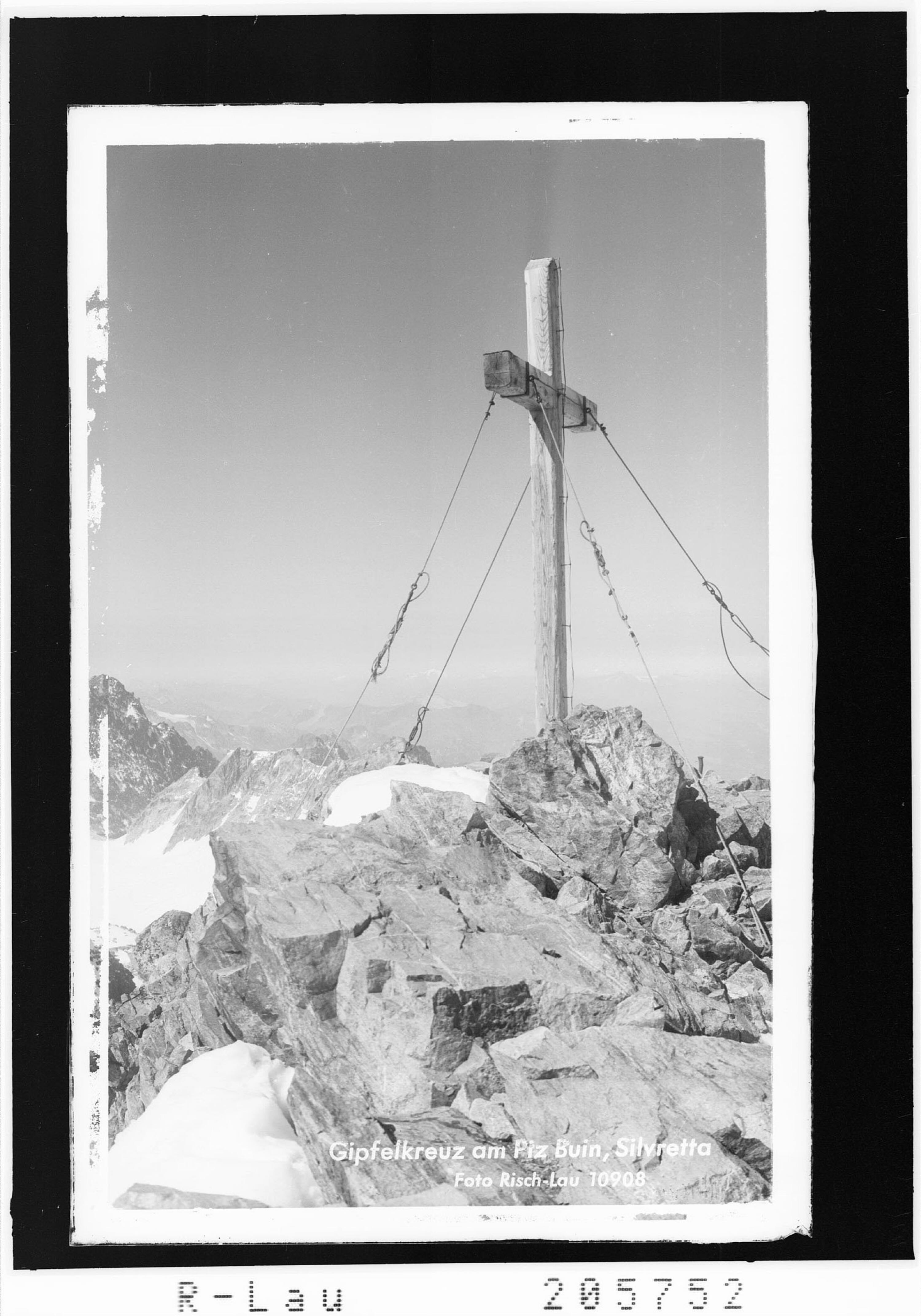 Gipfelkreuz am Piz Buin / Silvretta></div>


    <hr>
    <div class=