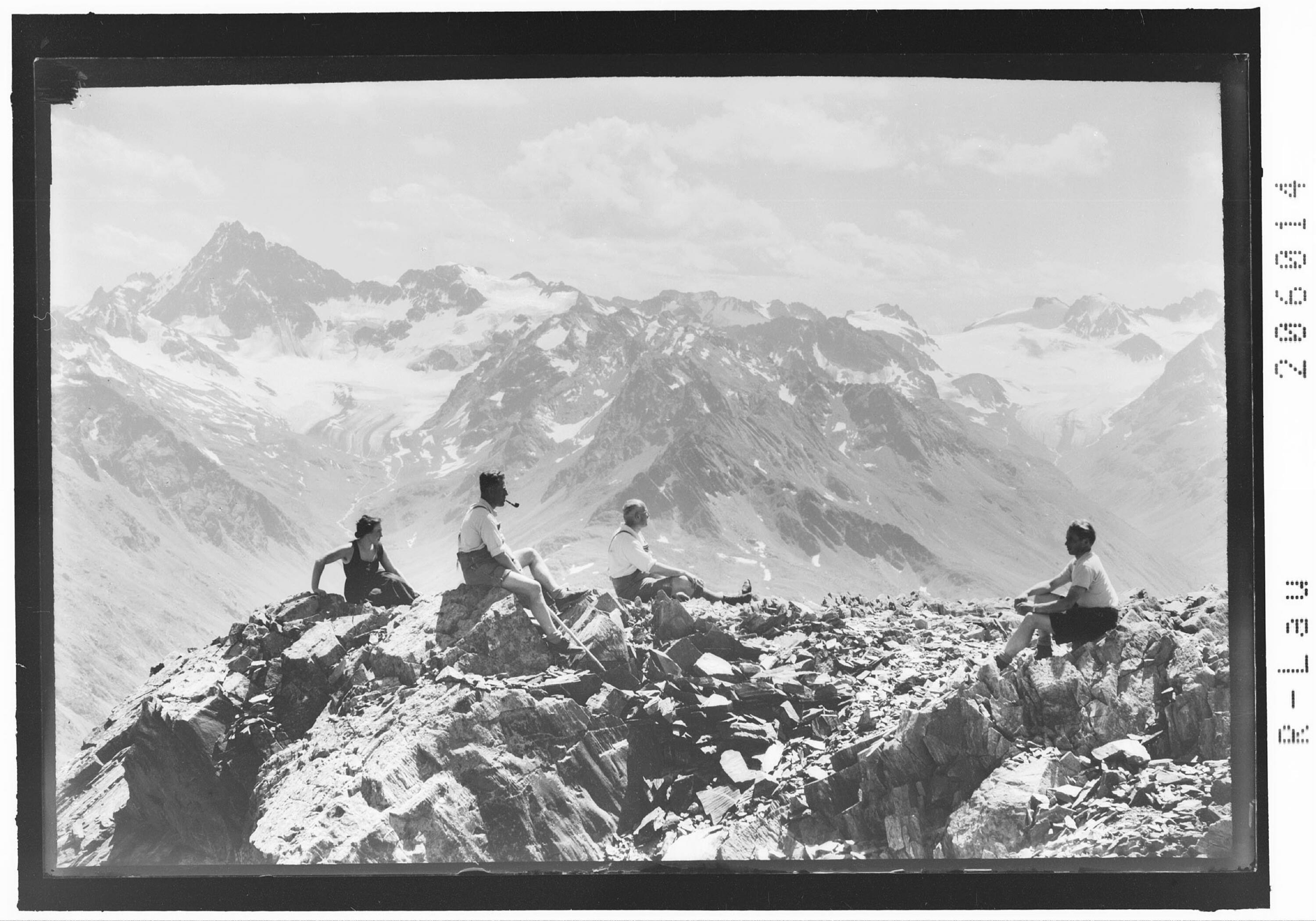 [Rast am Ludwig Dürr Weg / Blick in die Silvretta]></div>


    <hr>
    <div class=