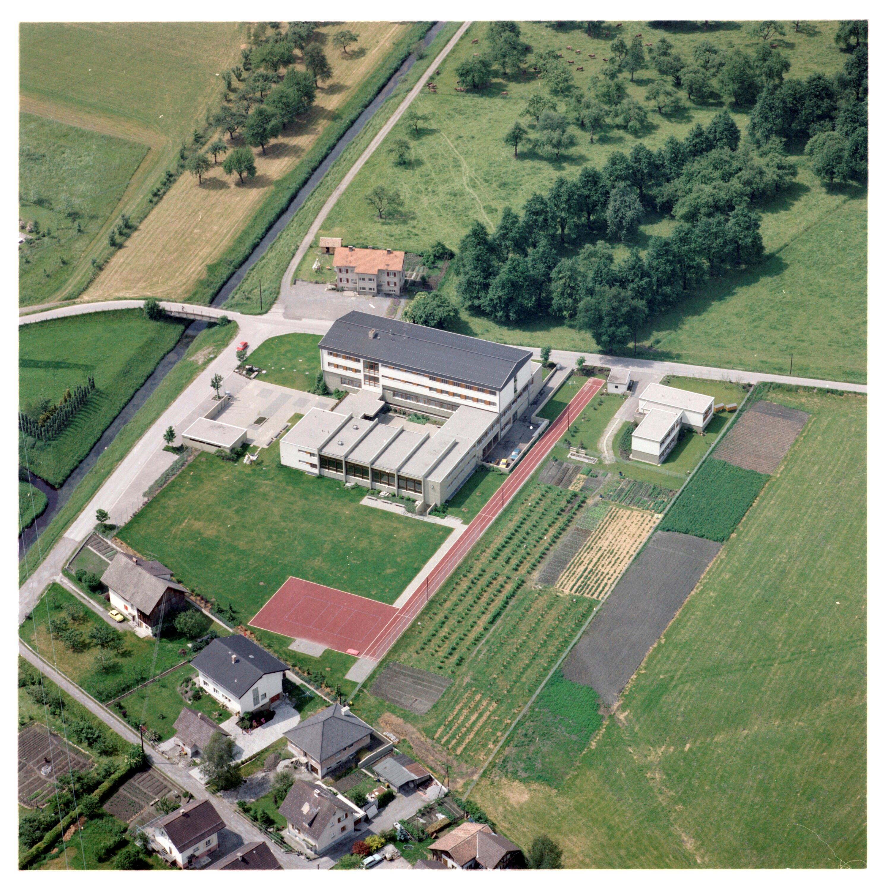 Landwirtschaftliche Fachschule Hohenems (Flug)></div>


    <hr>
    <div class=