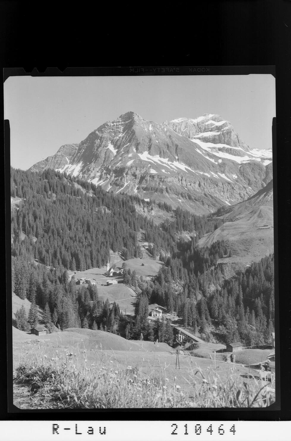 Schröcken im Bregenzerwald gegen Mohnenfluh 2544 m und Juppenspitze 2412 m