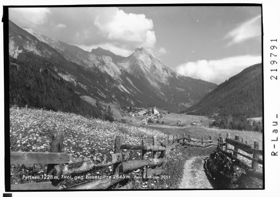 Pettneu 1228 m, Tirol gegen Eisenspitze 2845 m