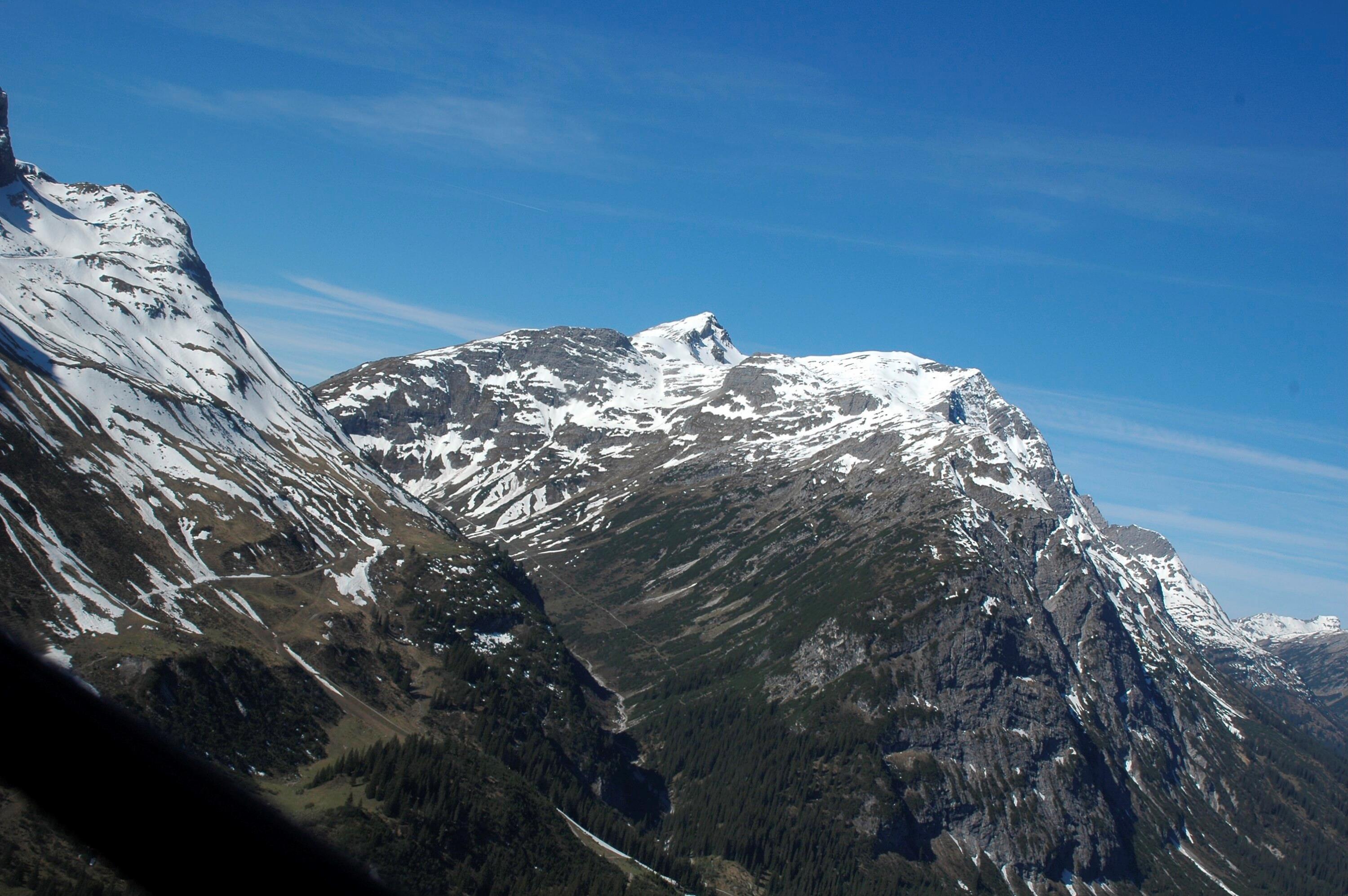 [Lech - Madloch]></div>


    <hr>
    <div class=