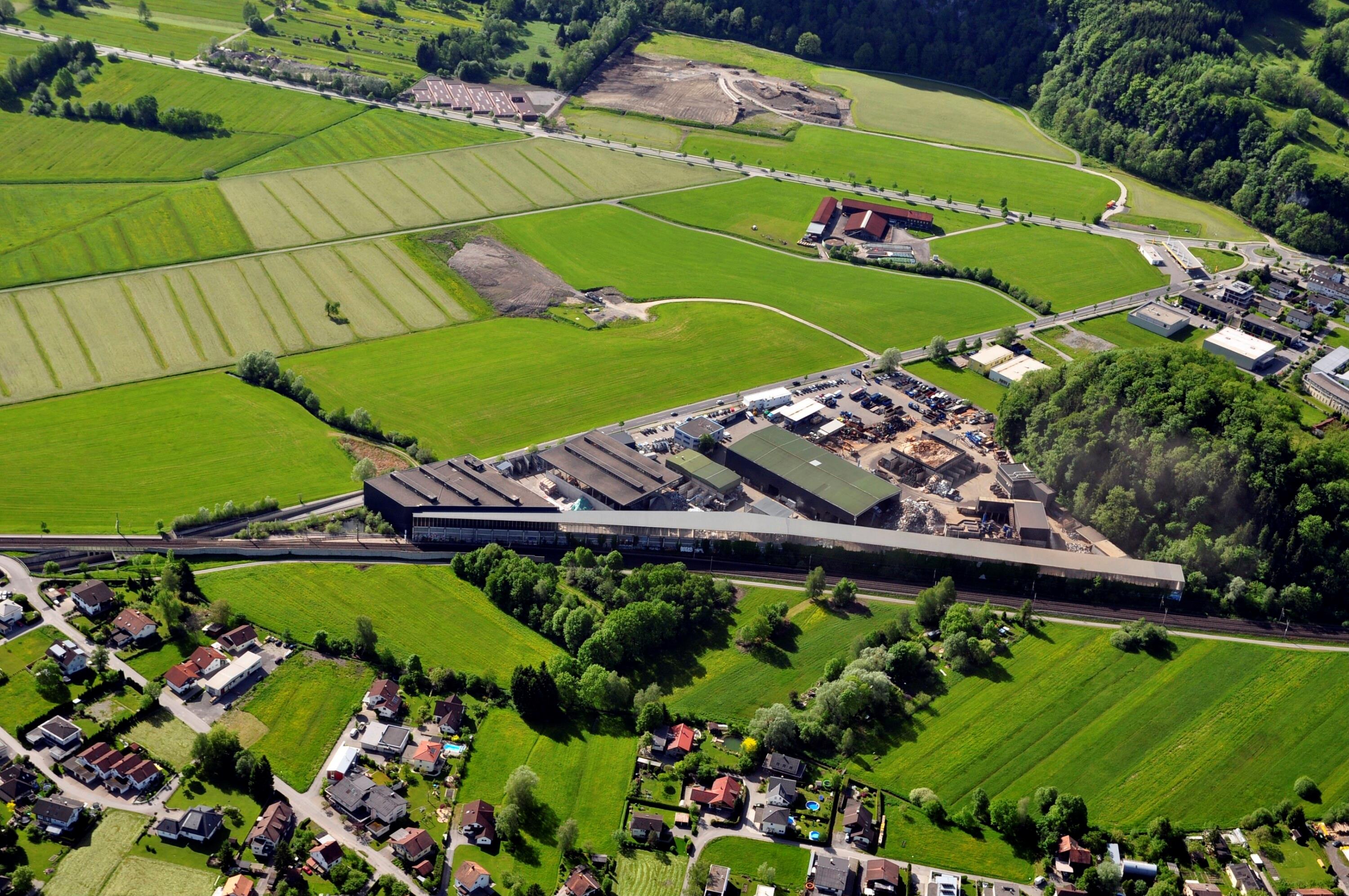 [Götzis - Loacker]></div>


    <hr>
    <div class=