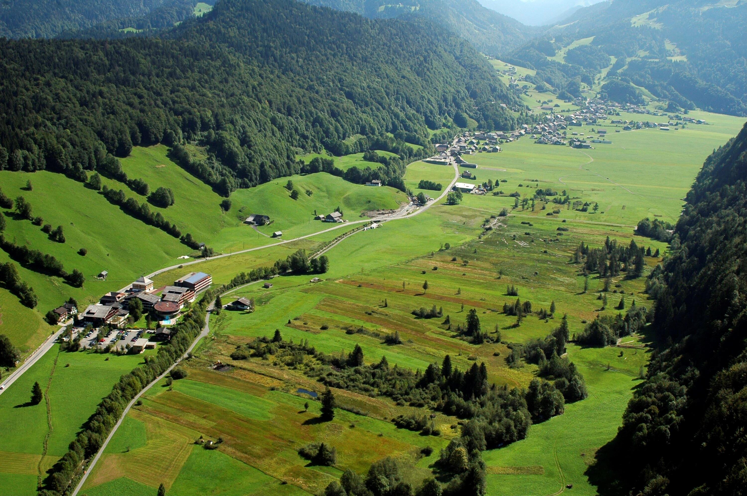 [Reuthe, Bad Reuthe]></div>


    <hr>
    <div class=