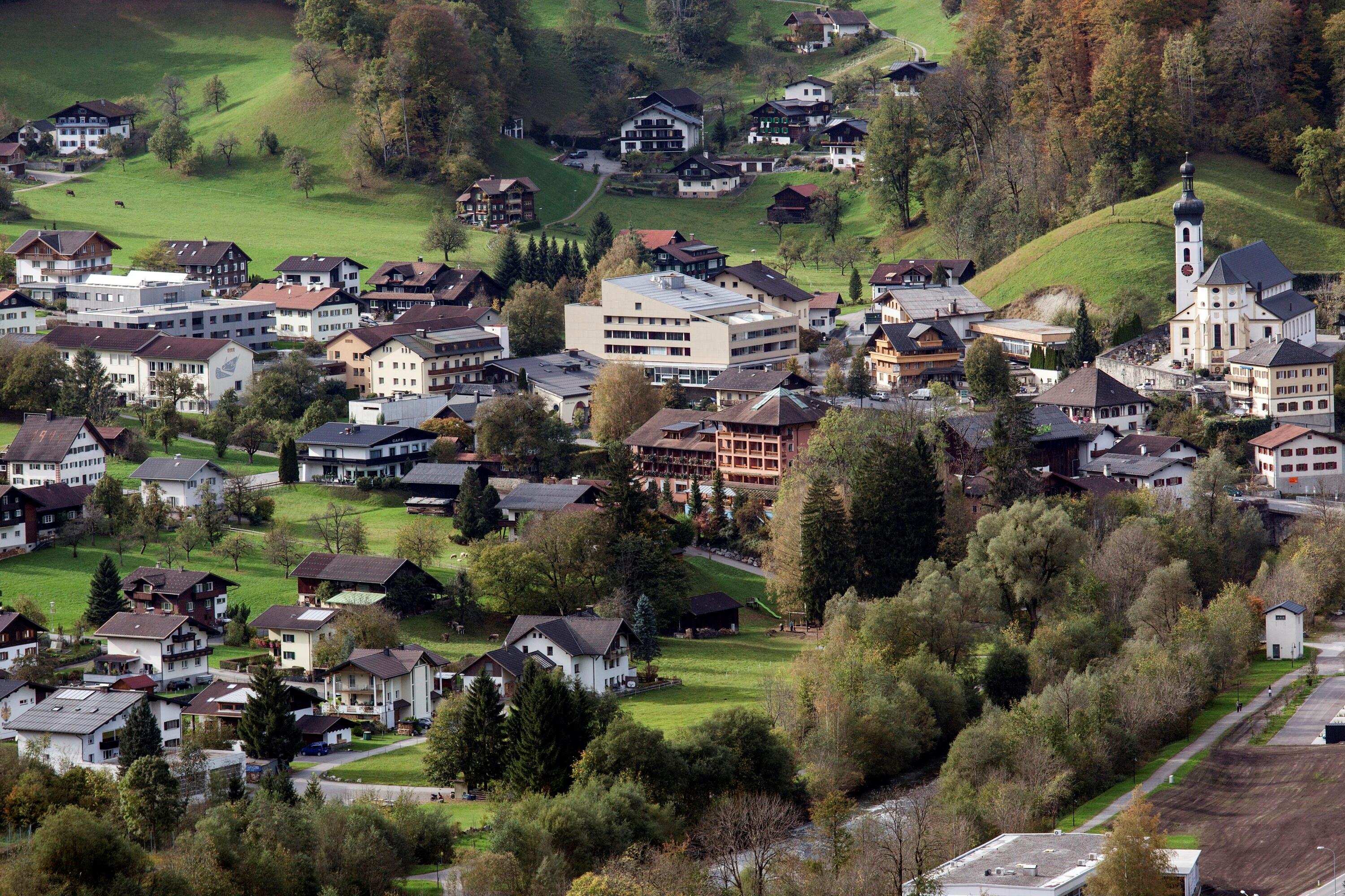 [Tschagguns - Zentrum, Kirche St. Maria Geburt u. St. Ulrich, Hotel Montforter Hof, Gemeindeamt]></div>


    <hr>
    <div class=
