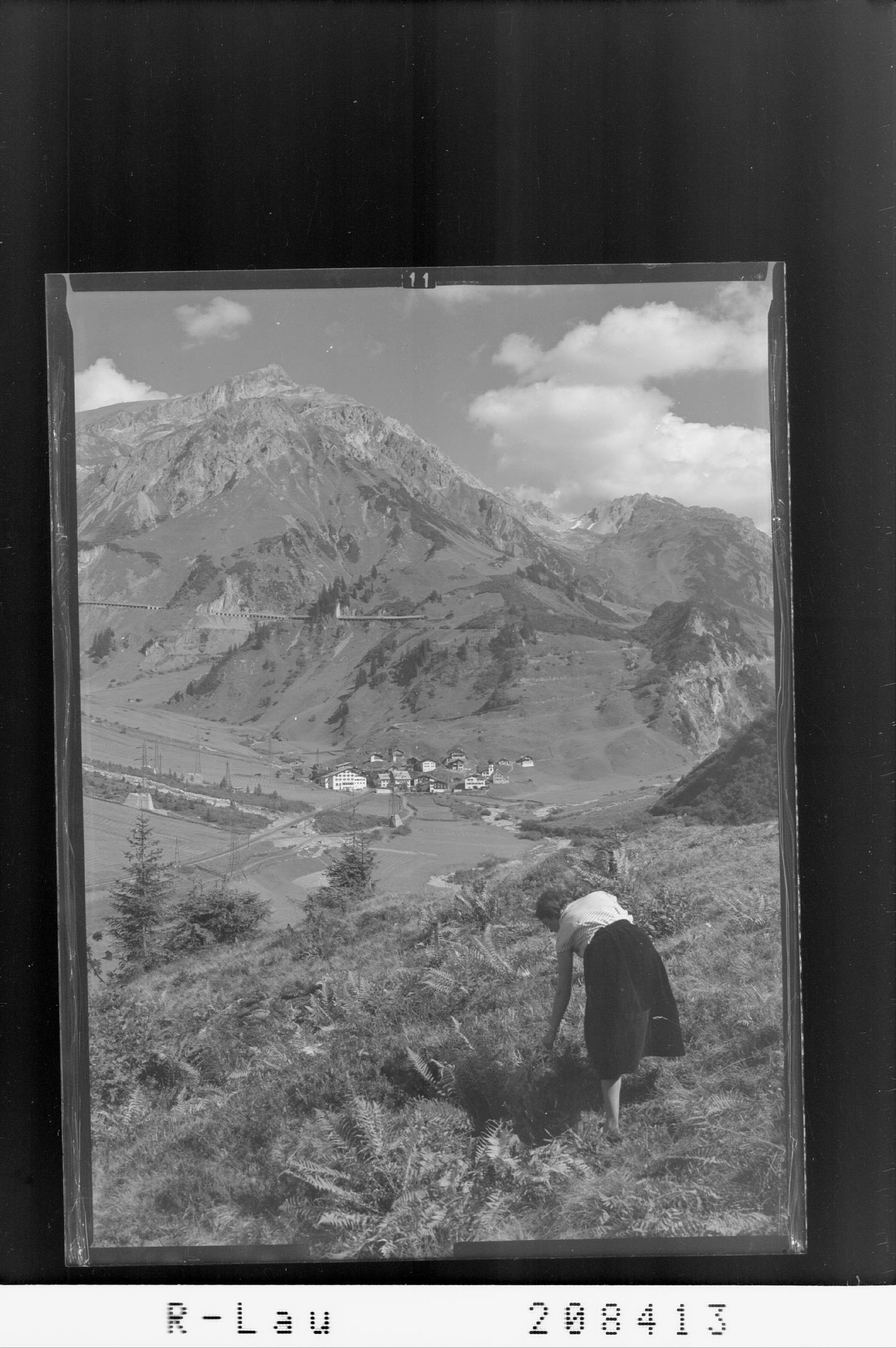 [Blick auf Stuben am Arlberg mit Trittkopf]></div>


    <hr>
    <div class=