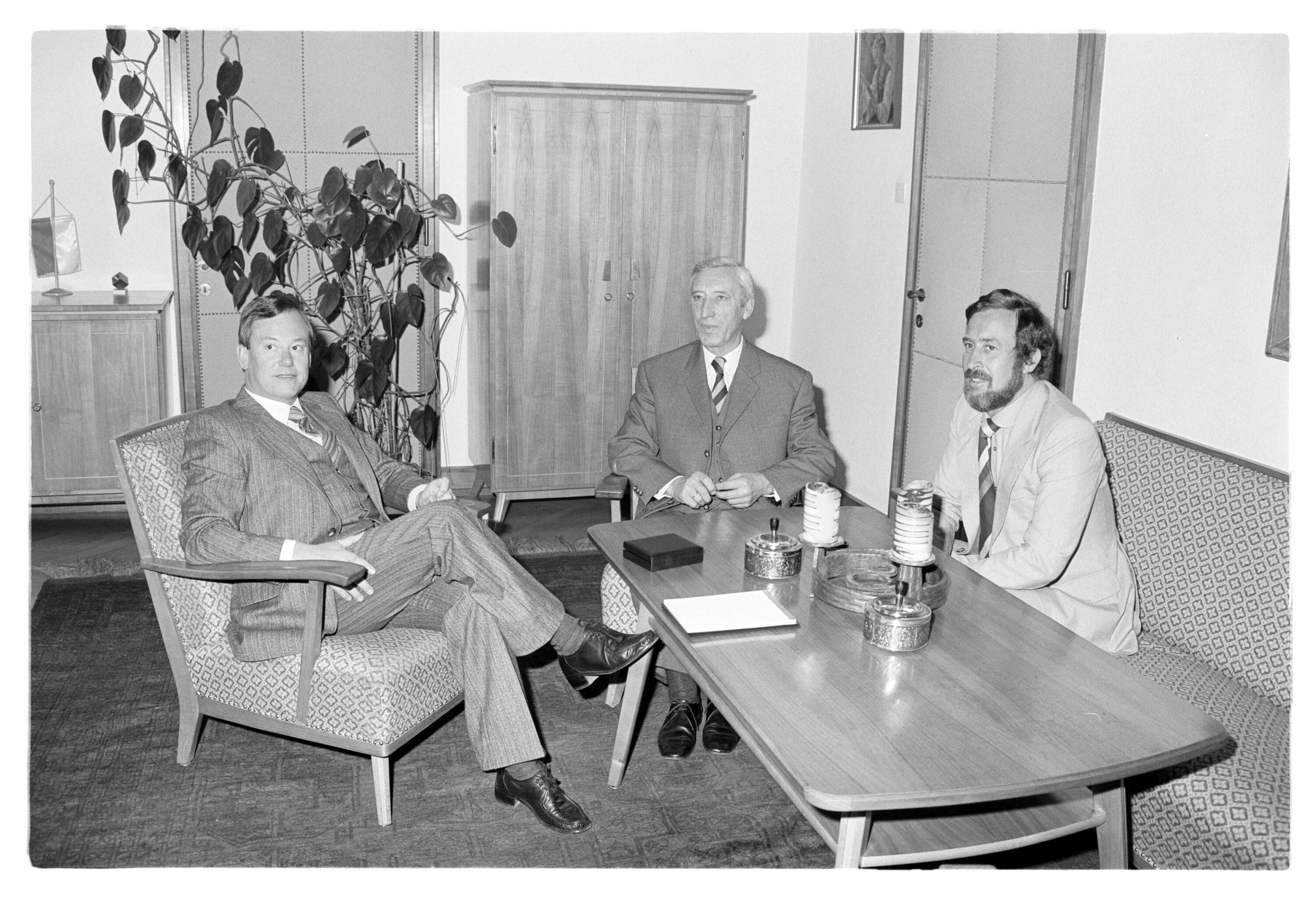 Gasser, Ehrenzeichen Wüstenrot (Aichinger)></div>


    <hr>
    <div class=