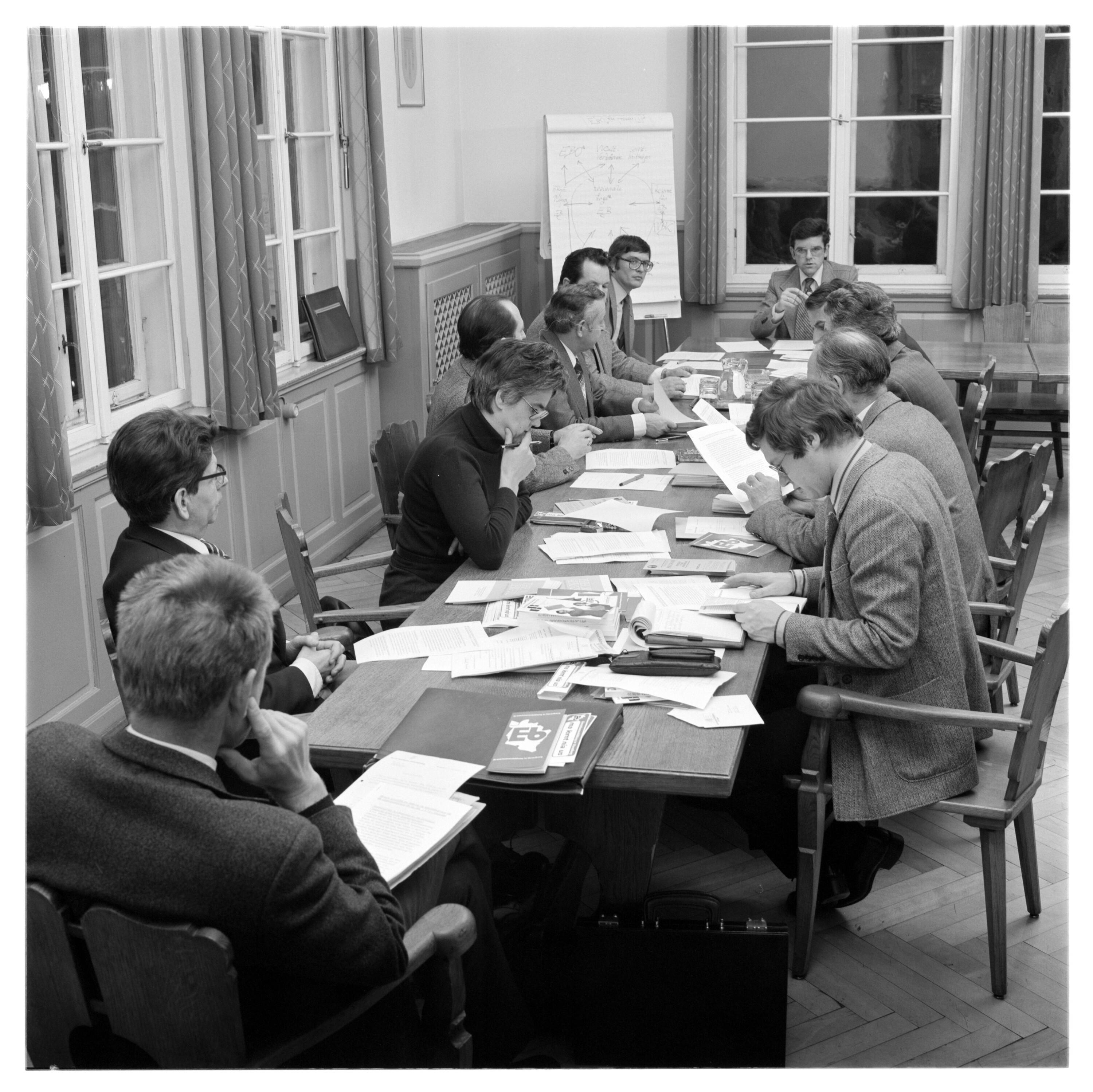 Volksbildungsausschuss></div>


    <hr>
    <div class=