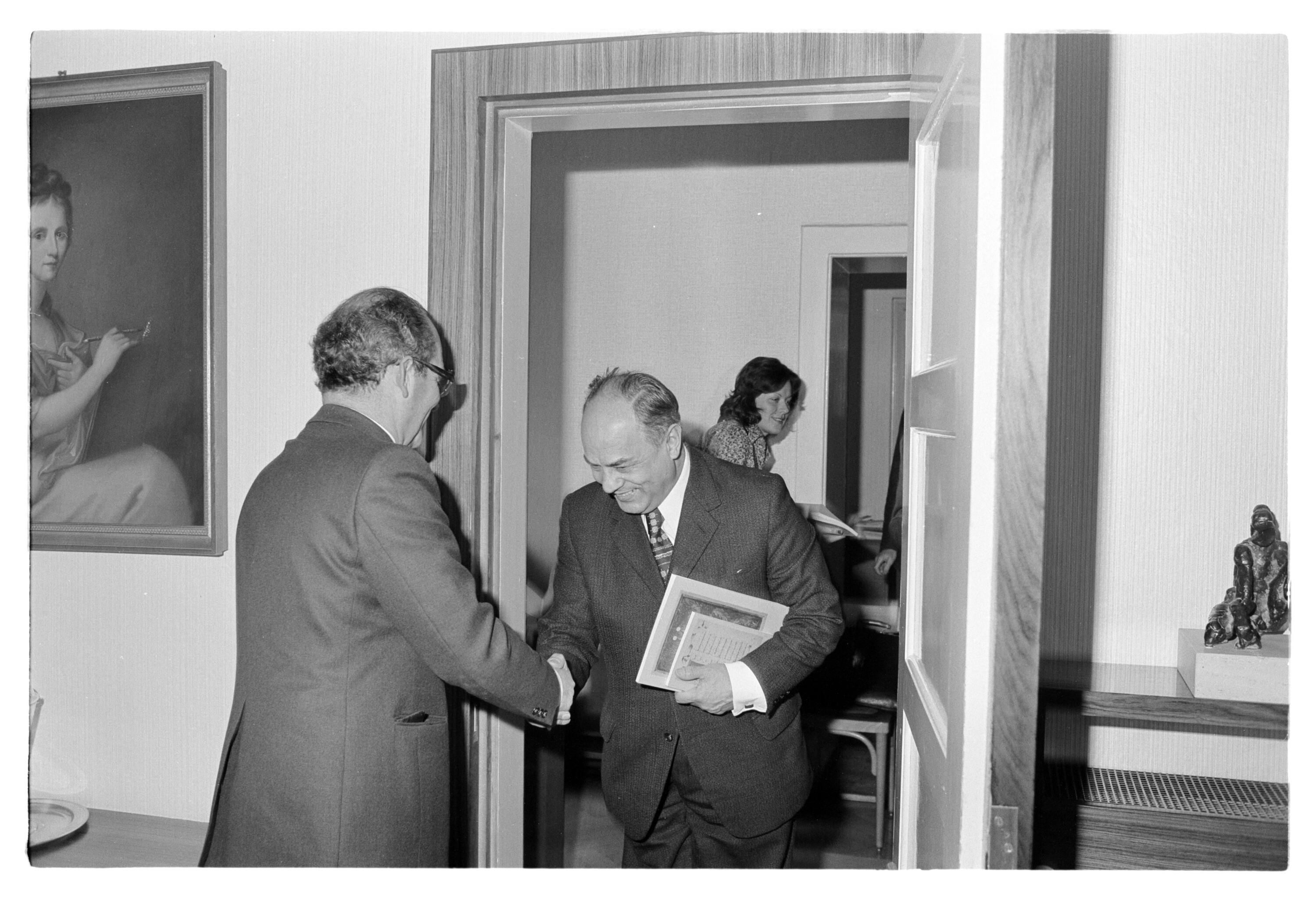 Professor Thurnher, Montfortbuch für Landeshauptmann></div>


    <hr>
    <div class=