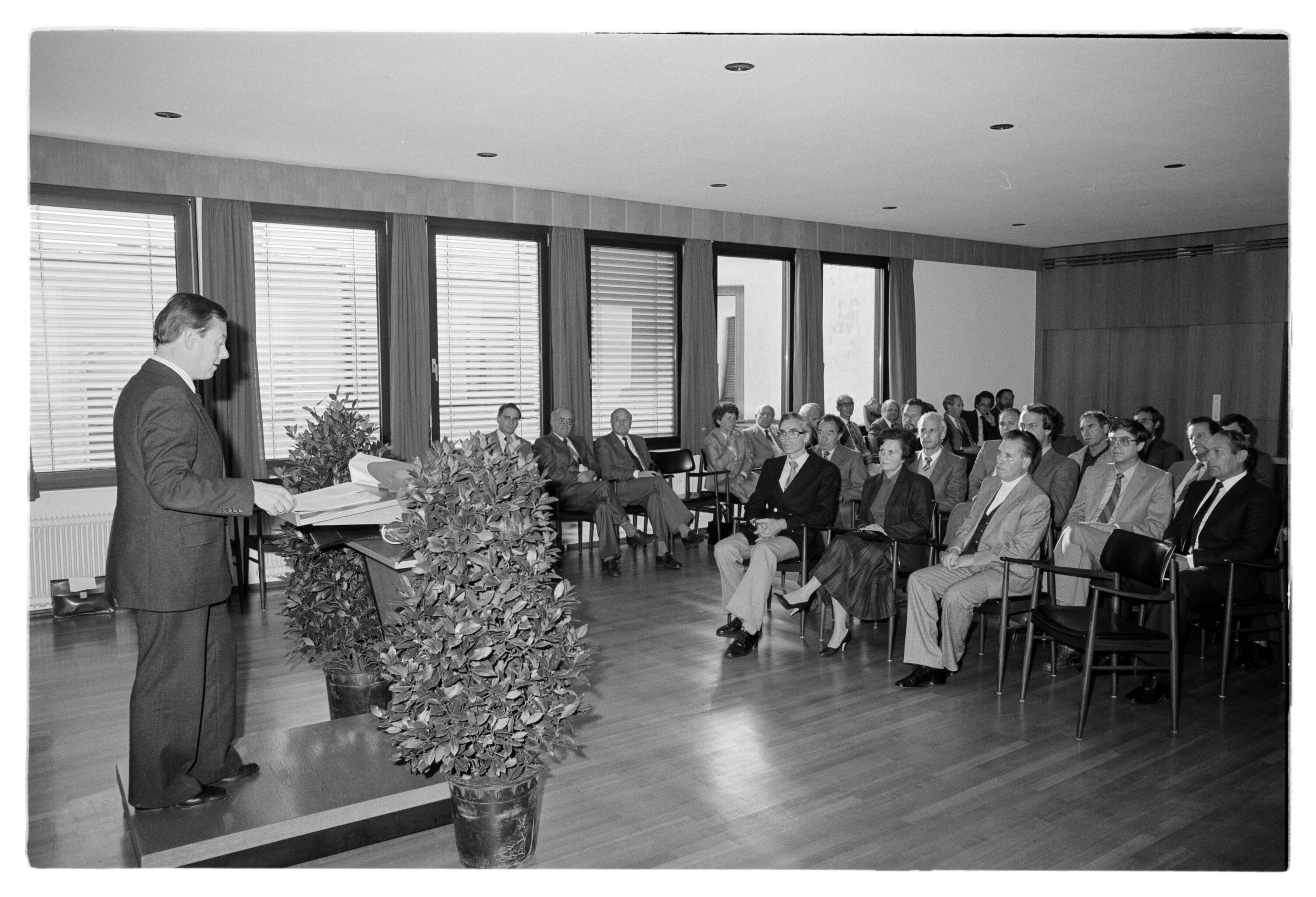 Schuldirektoren (Gasser, BH Saal)></div>


    <hr>
    <div class=