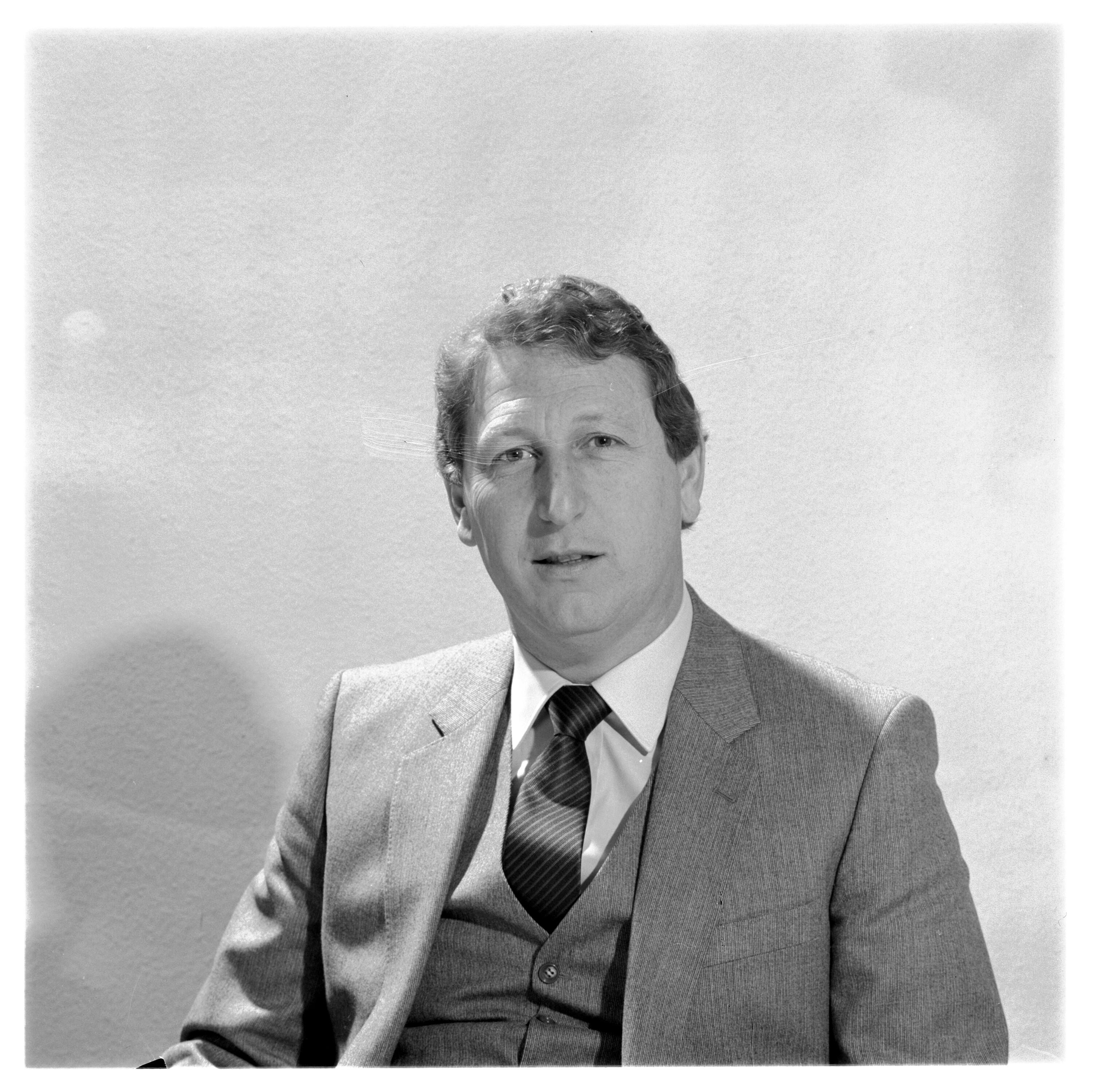 Landesrat Fredy Mayer, Porträt></div>


    <hr>
    <div class=