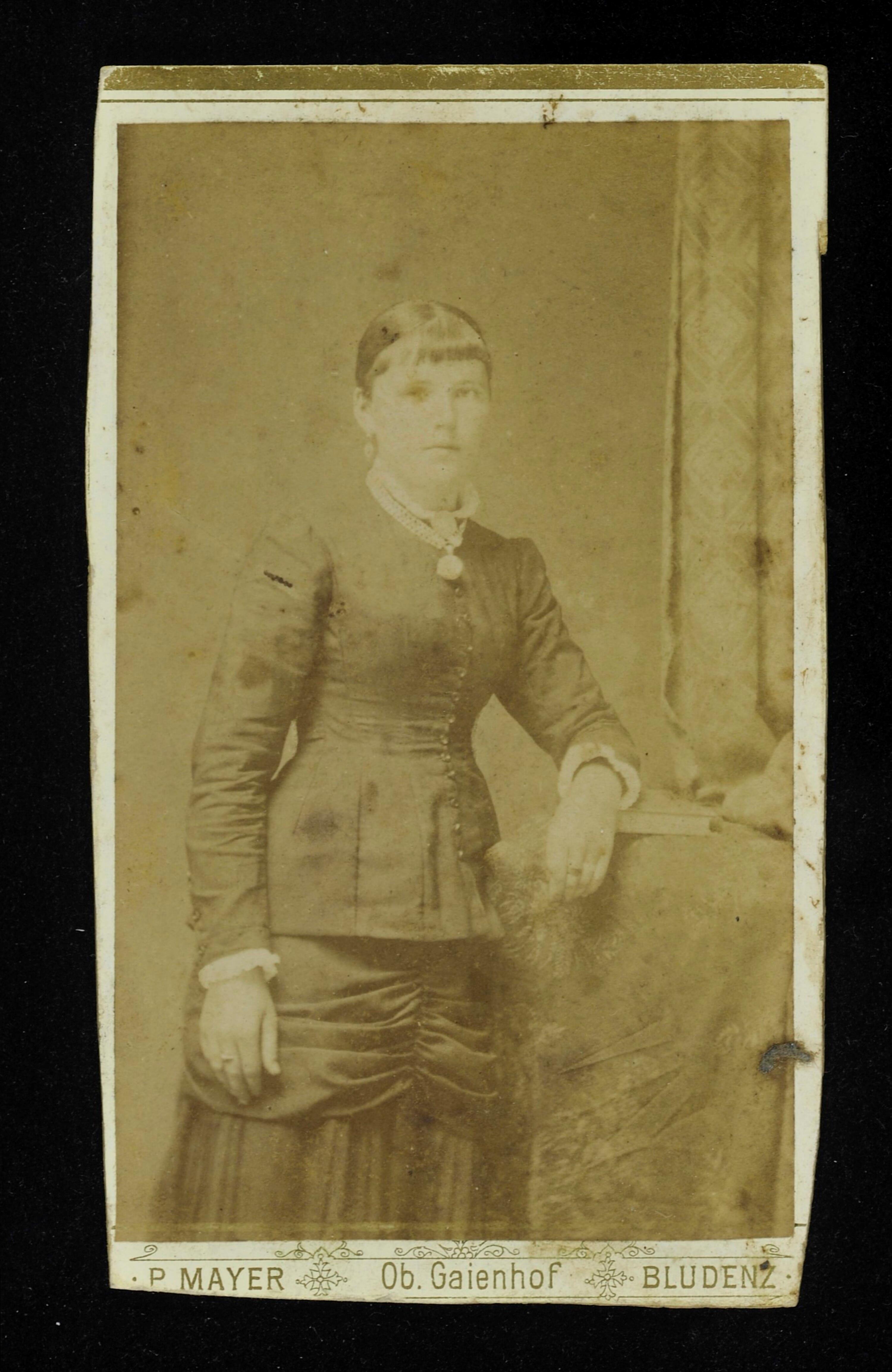 [Bildnis einer unbekannten Frau]></div>


    <hr>
    <div class=