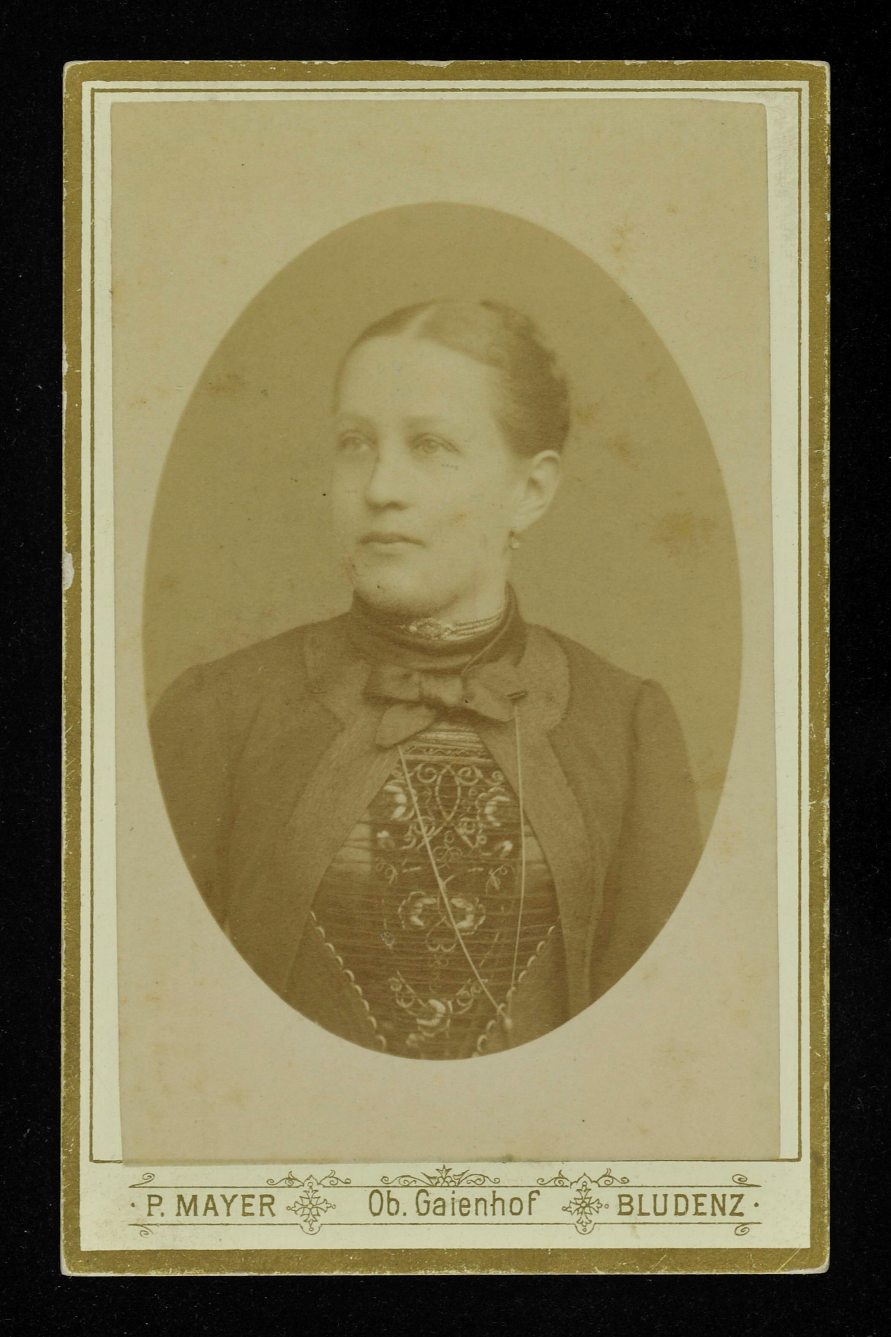 [Bildnis einer unbekannten Frau]></div>


    <hr>
    <div class=