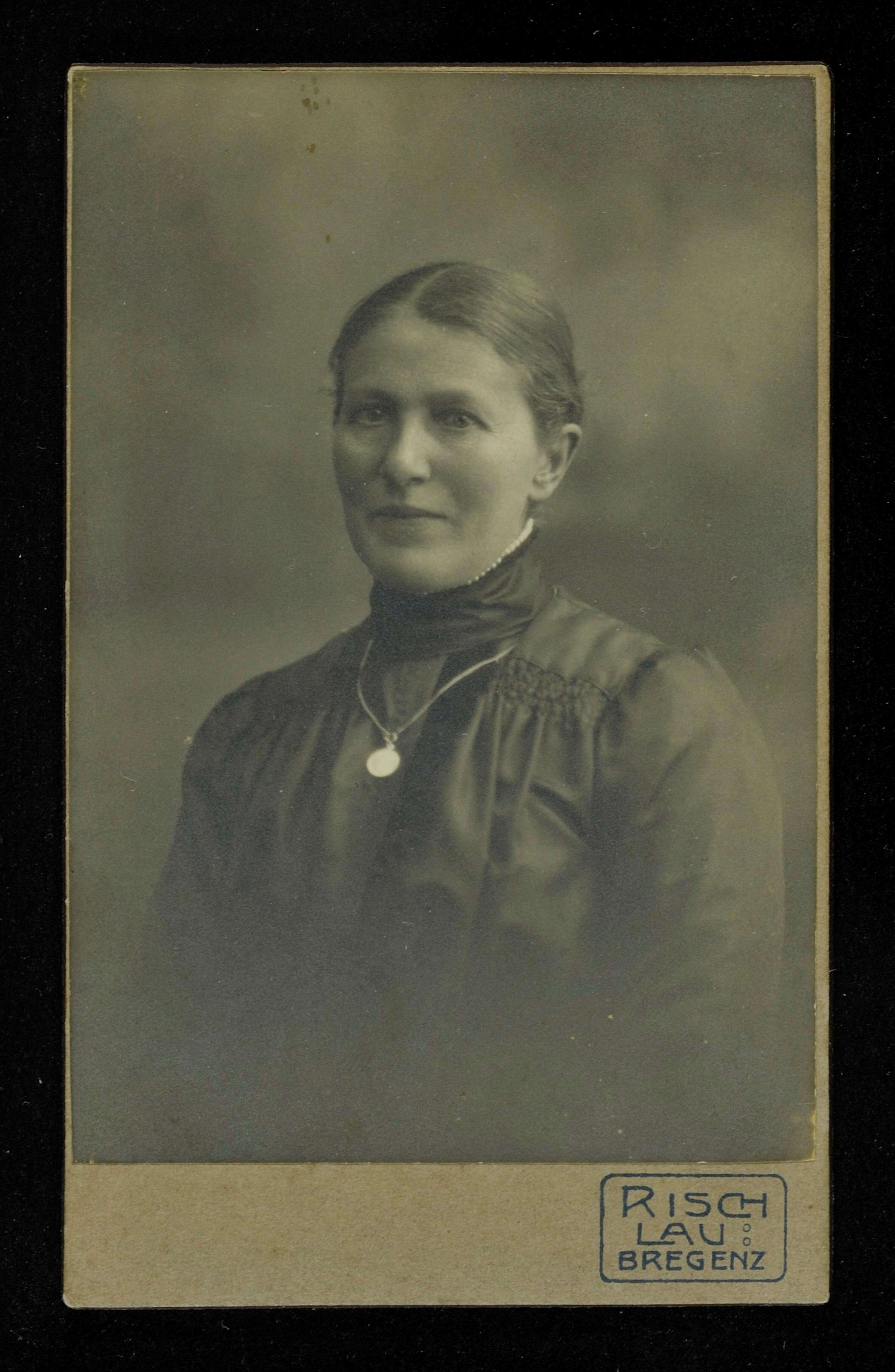 [Bildnis einer unbekannten Frau]></div>


    <hr>
    <div class=