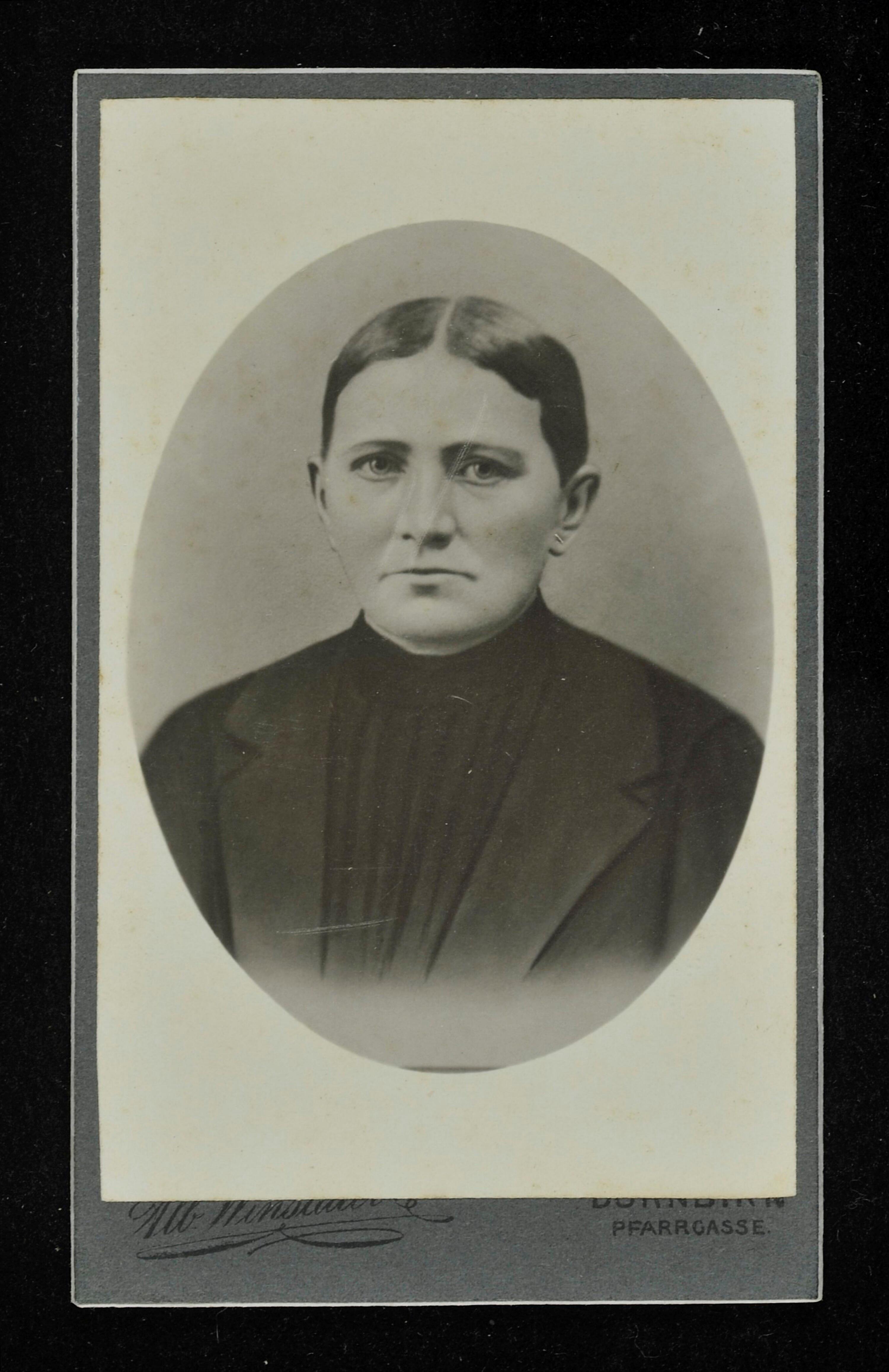 [Bildnis einer unbekannten Frau]></div>


    <hr>
    <div class=