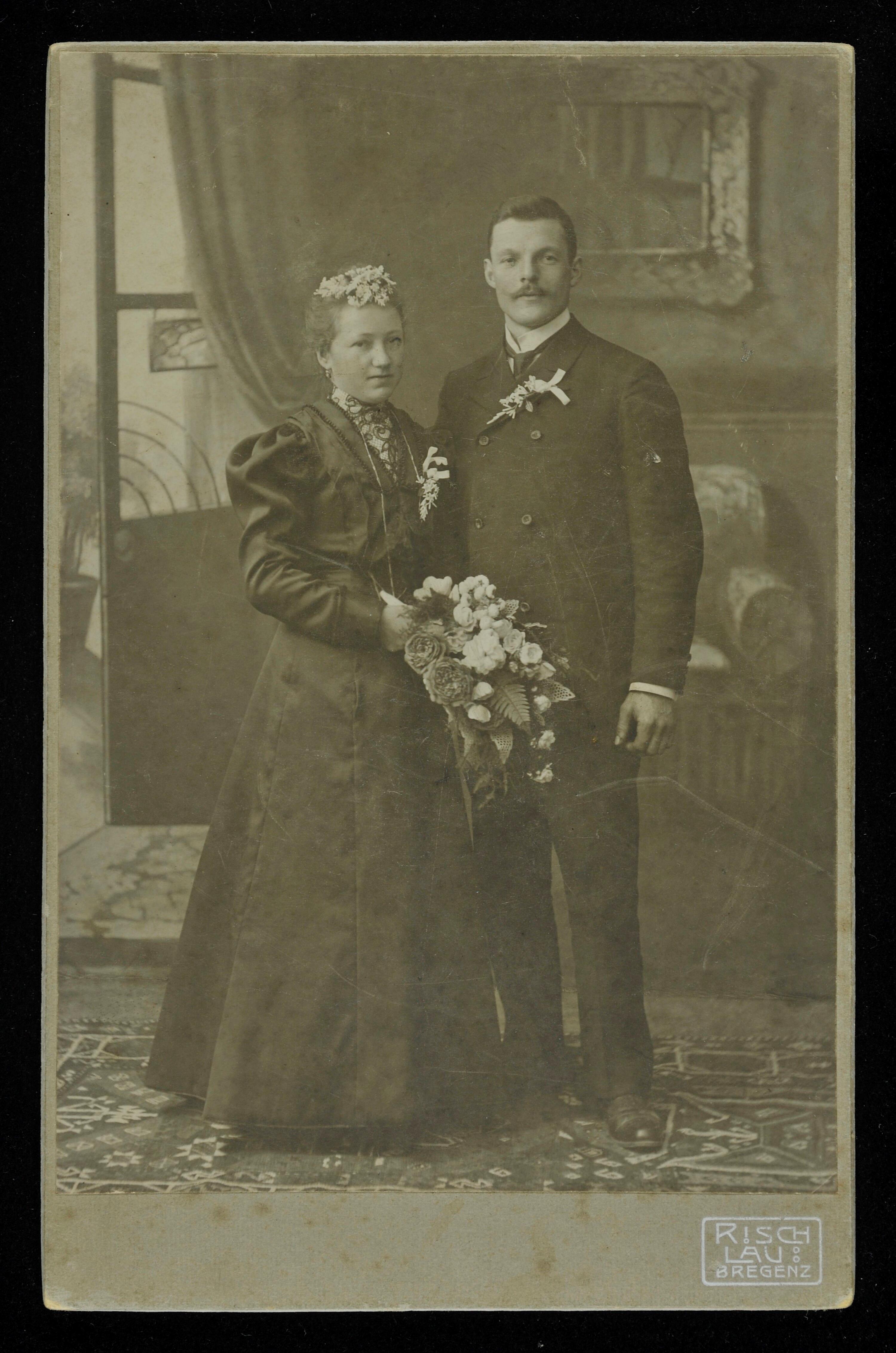 [Bildnis eines unbekannten Brautpaares]></div>


    <hr>
    <div class=