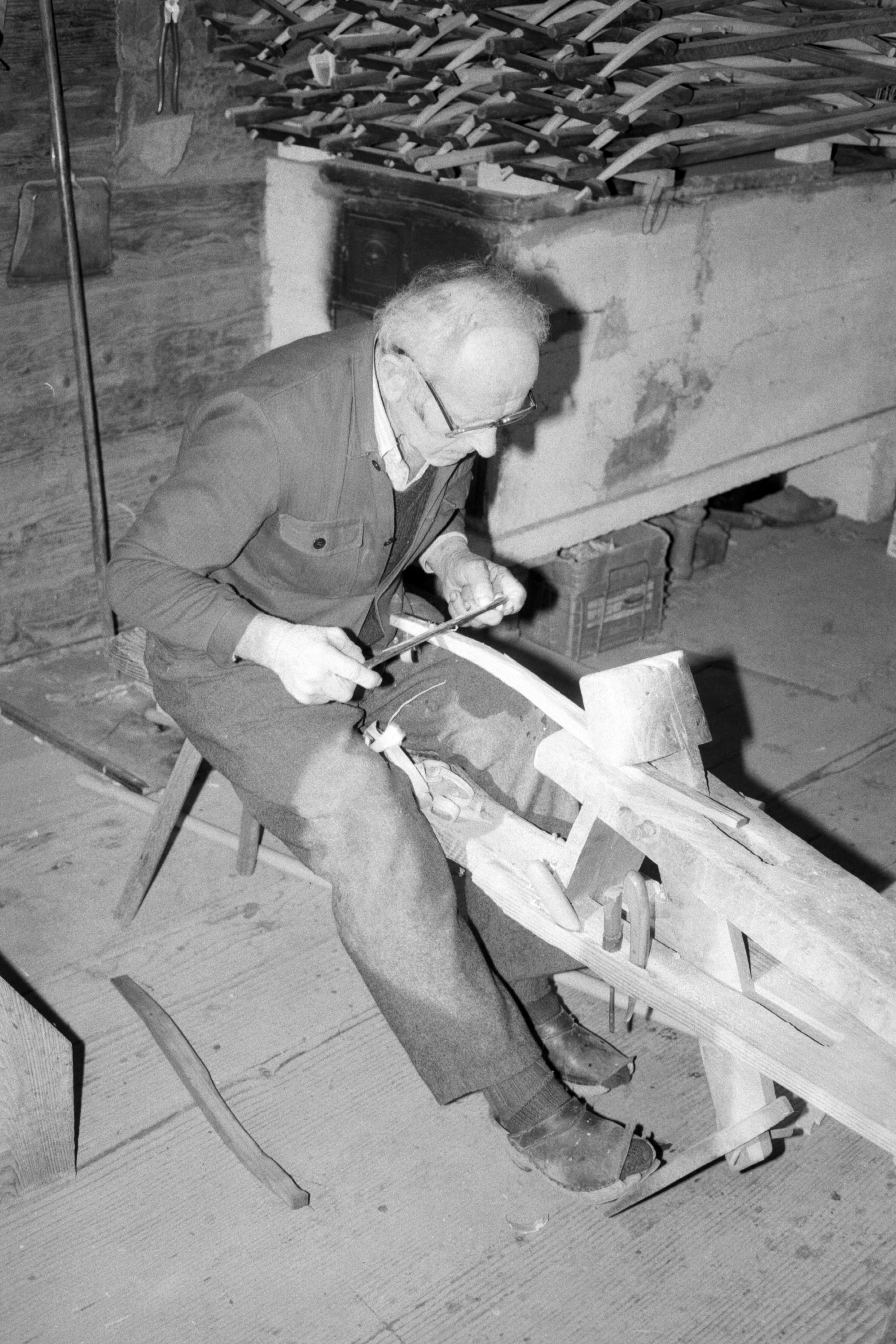 [Altes Handwerk: Handwerker]></div>


    <hr>
    <div class=